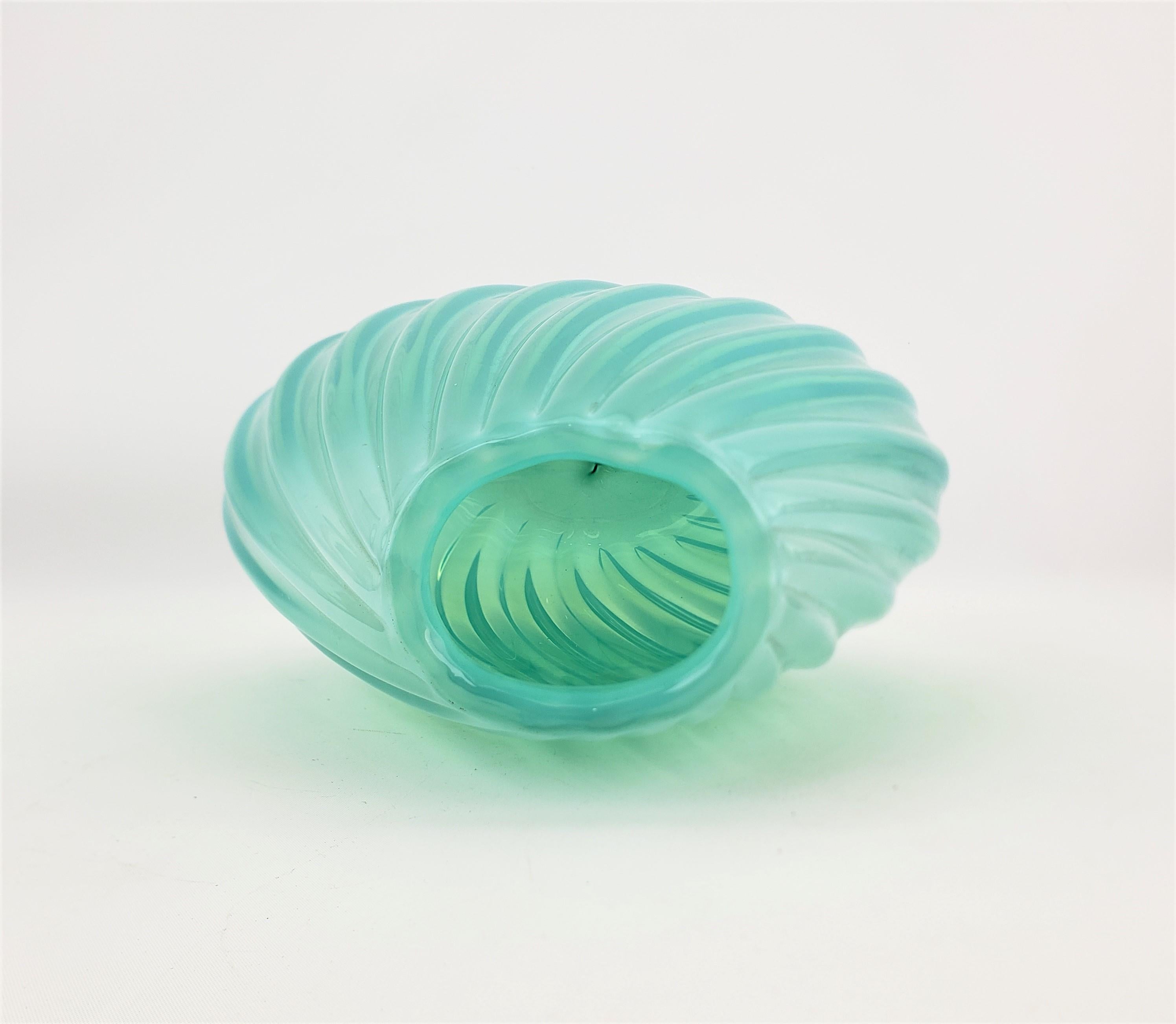 Vetro artistico Vaso di vetro artistico a coste in stile Barovier di metà secolo moderno, turchese o acquamarina in vendita