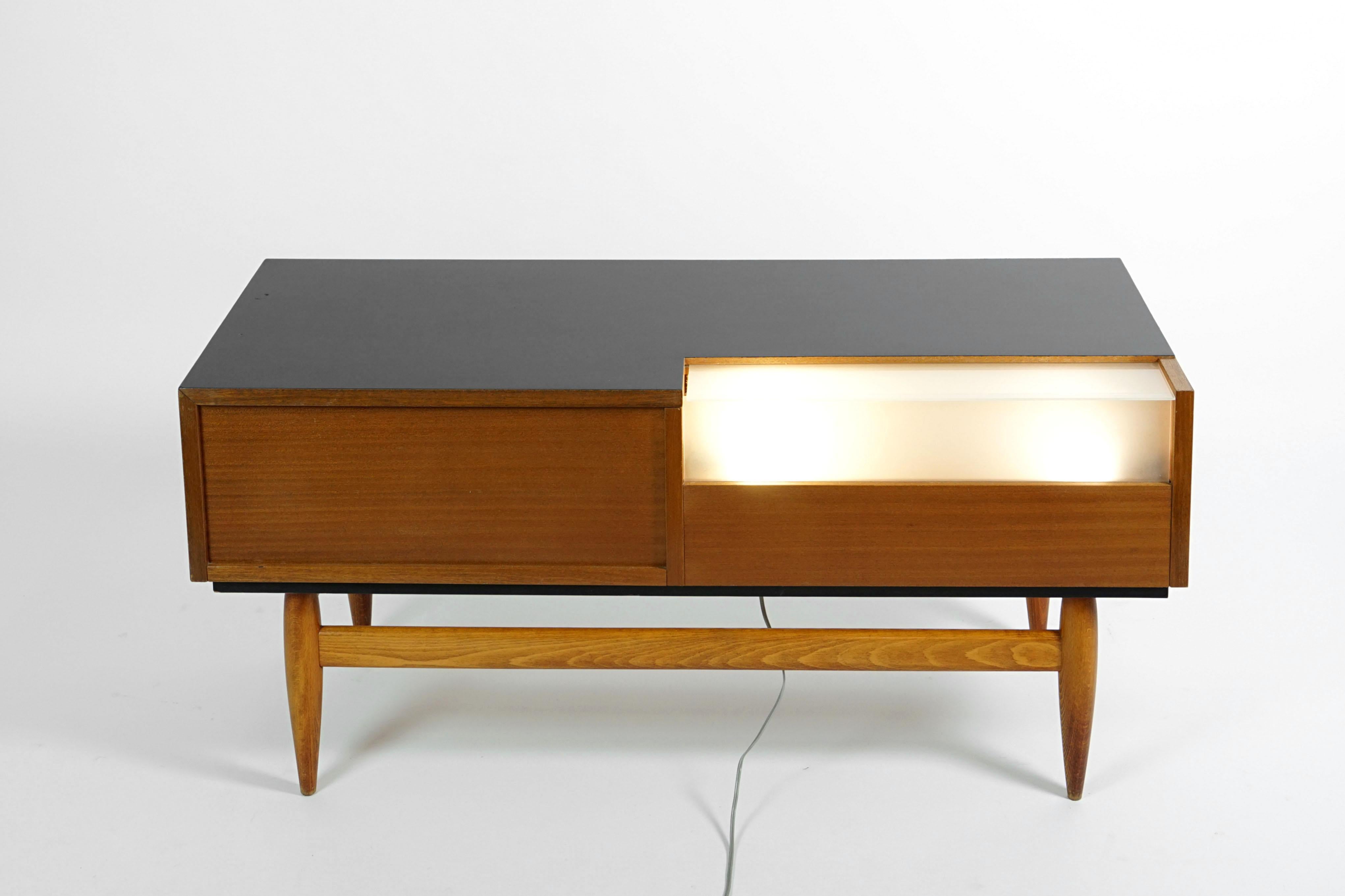 Elegant TV board of designer Miroslav Navratil for ULUV, 1960s in former Czechoslovakia.

This rare vintage piece is made of mahogany with a shiny lacquer finish and round brass colored handles. The top surface is painted black.