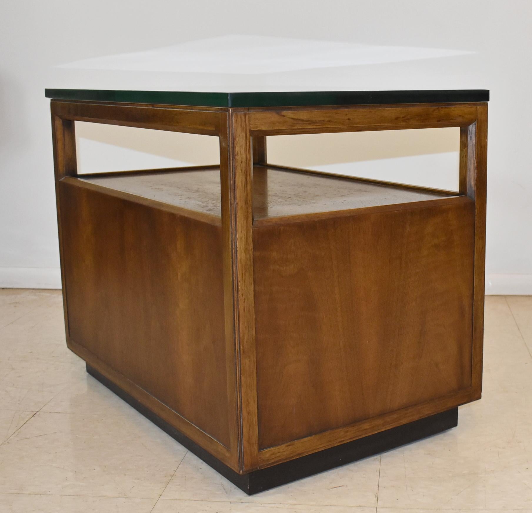 Mid-Century Modern TV Stand / Side Table Thick Glass Top Mixed Wood In Good Condition For Sale In Toledo, OH