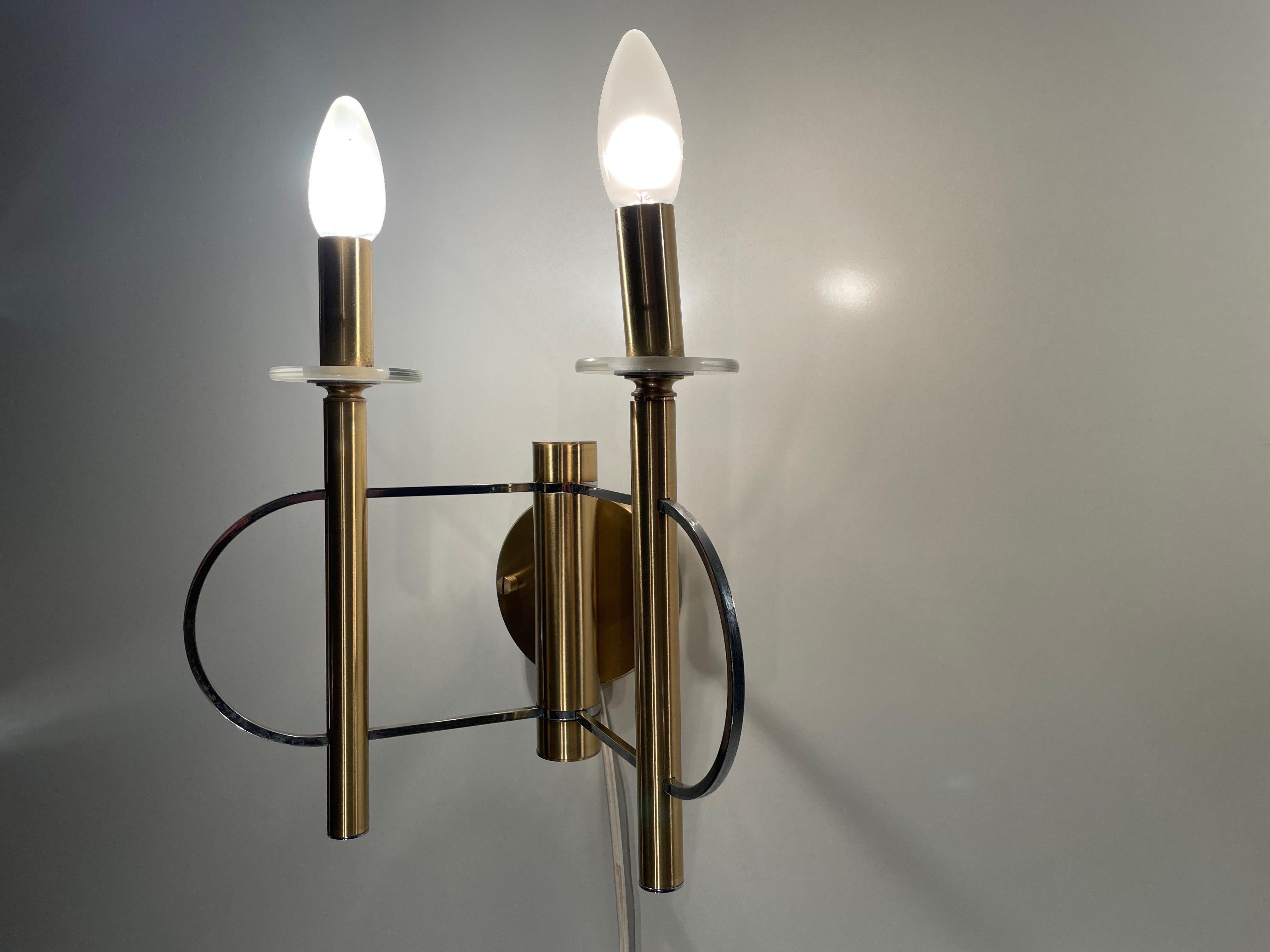 Mid-century Modern Twin-shade Set of 3 Sconces by Sciolari, 1960s, Italy For Sale 9