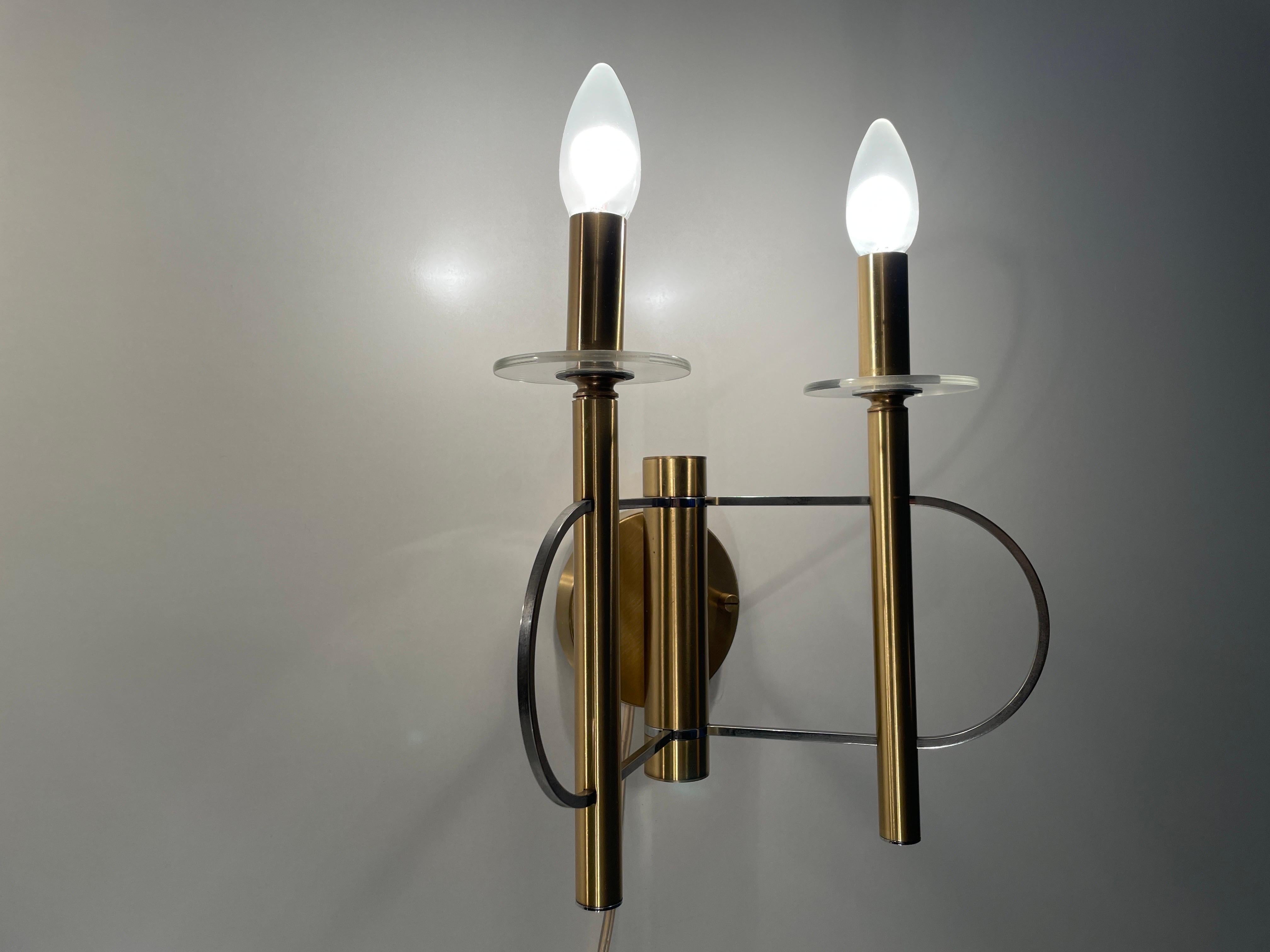 Mid-century Modern Twin-shade Set of 3 Sconces by Sciolari, 1960s, Italy For Sale 10