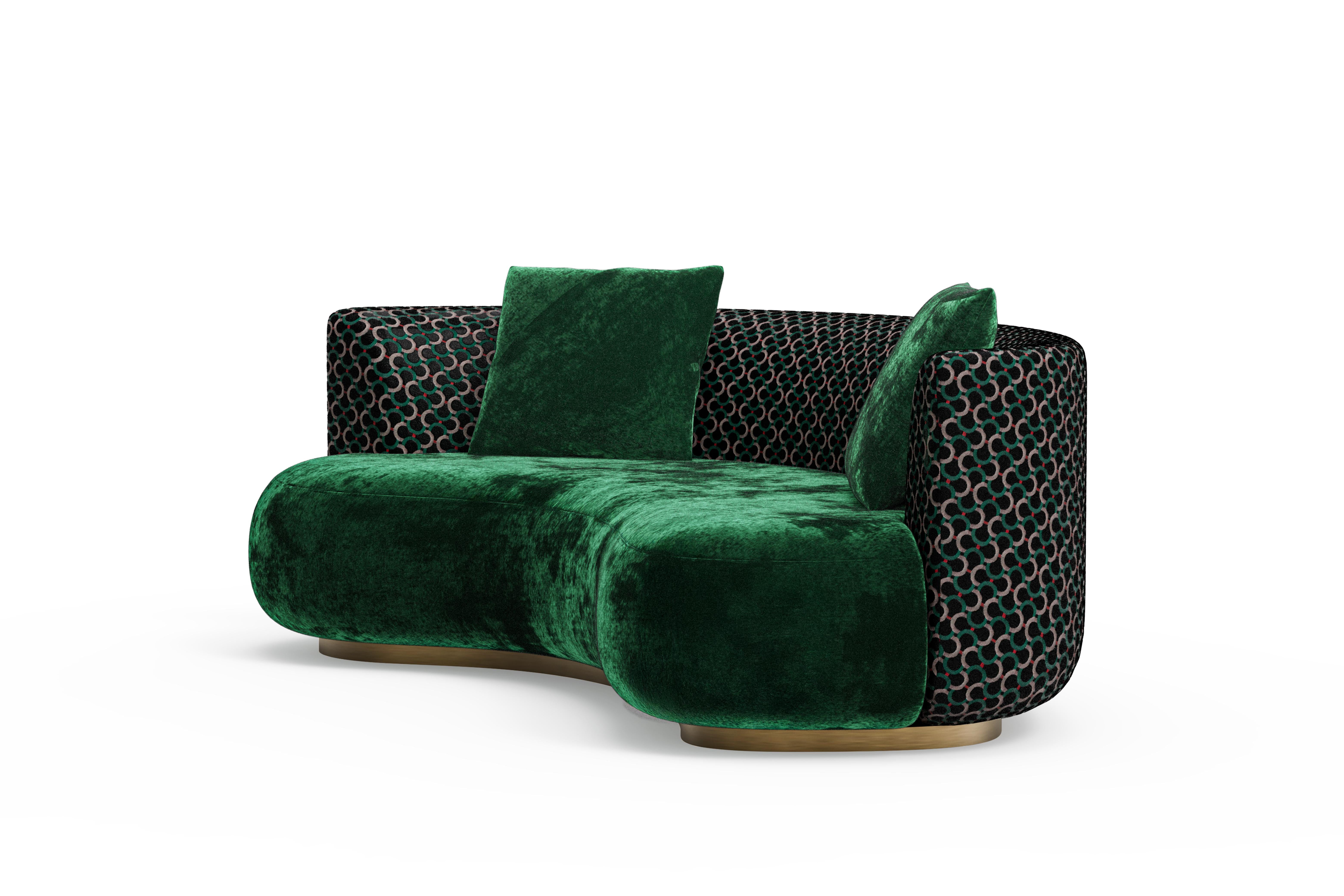 Portoghese Divano curvo gemellare moderno di metà secolo, ottone, velluto Dedar, fatto a mano Greenapple in vendita