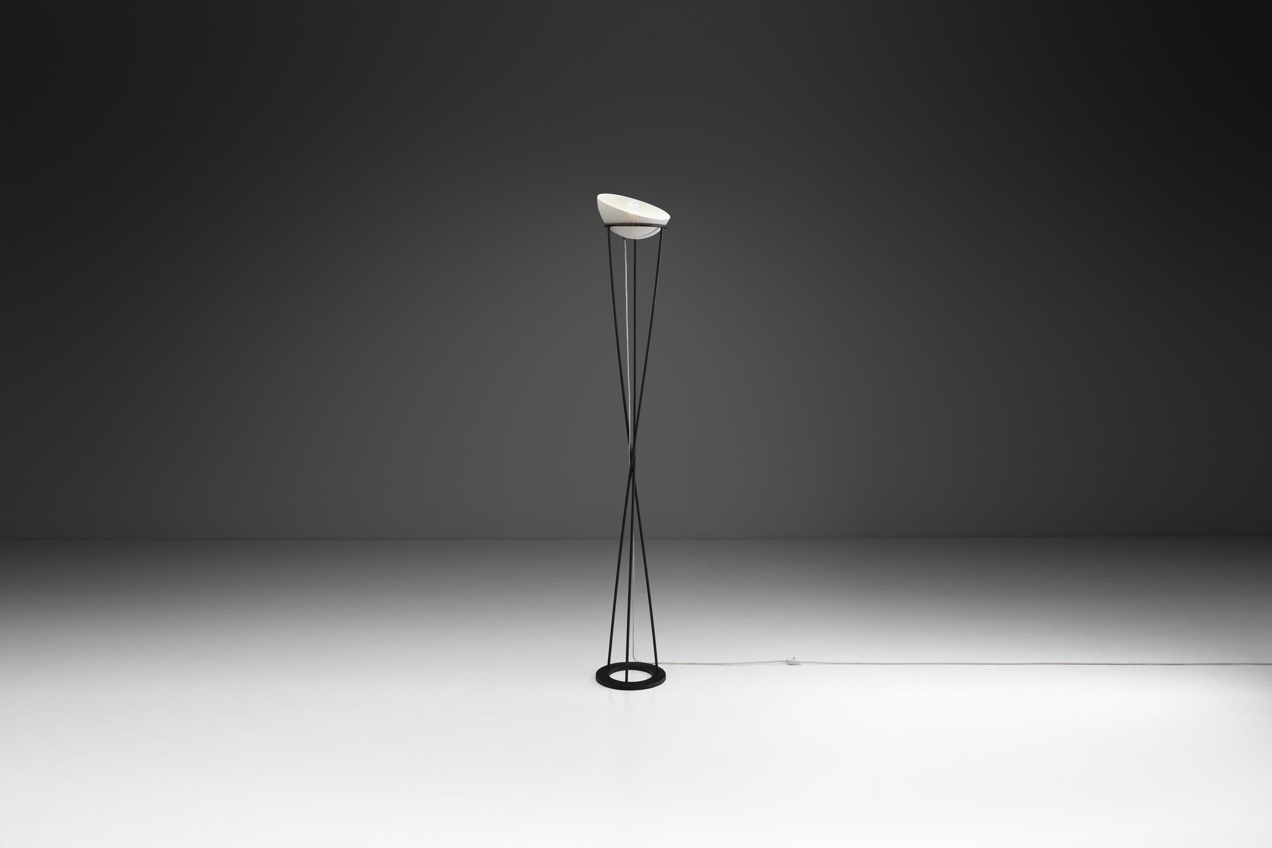 This Italian floor lamp is very compelling, it is stylish, whimsy, but it is also material and craft bound. Like their international counterparts, mid-century Italian designers prized the marriage of form and function, and the result was an