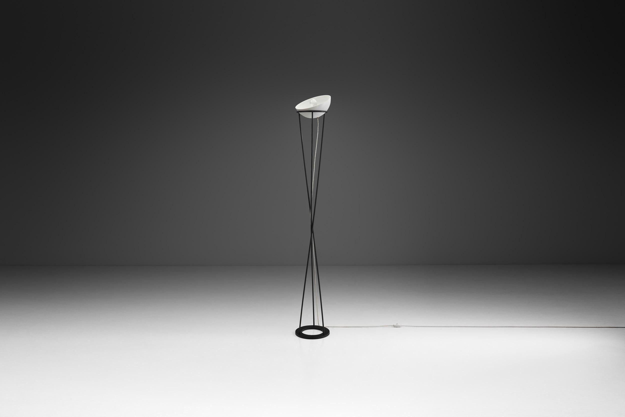 Mid-Century Modern Twisted Italian Floor Lamp, Italy 1950s For Sale 1