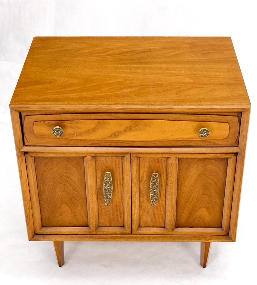 American Mid Century Modern Two Doors Drawer Walnut End Table Nightstand Hammered Pulls For Sale