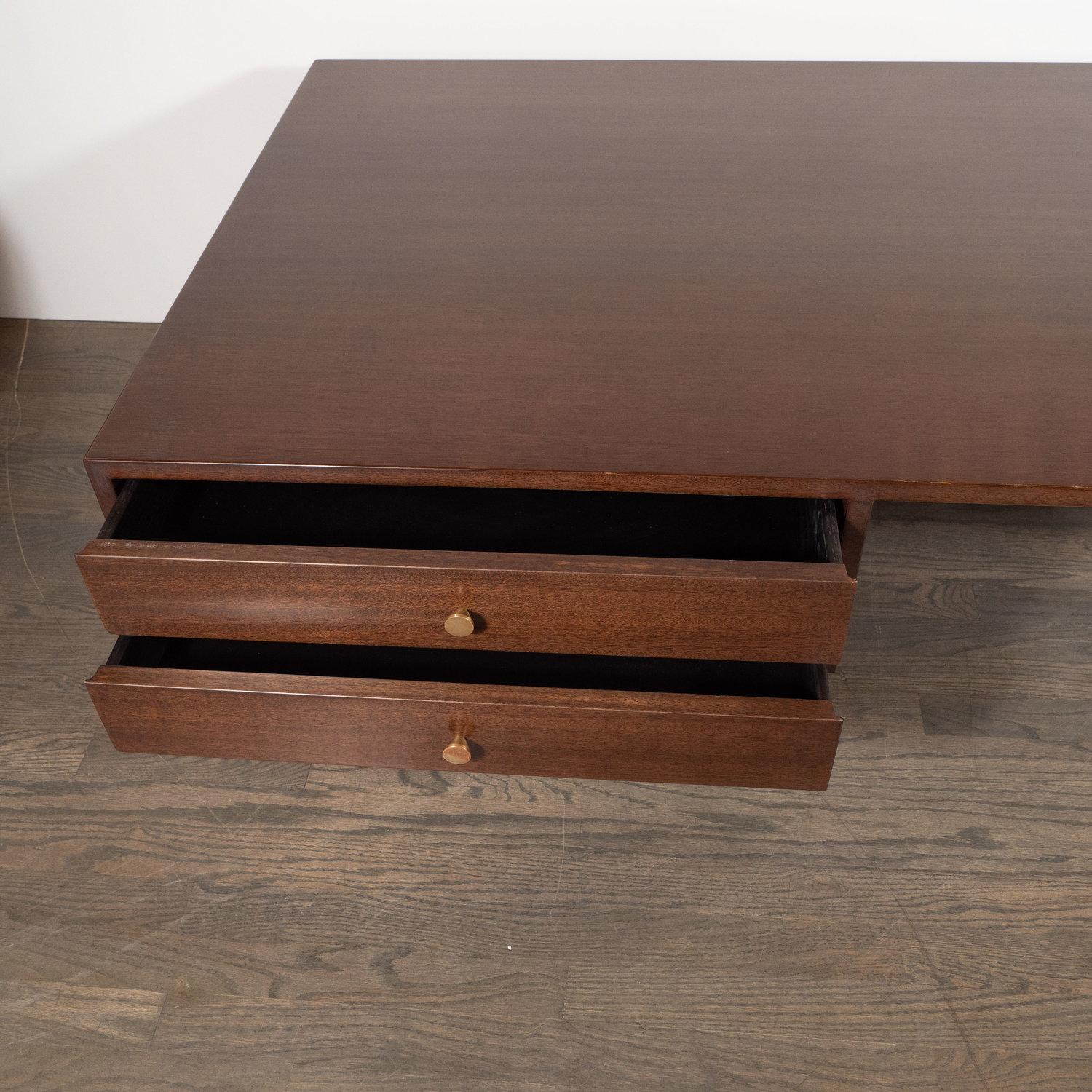 Mid-Century Modern-Cocktailtisch mit zwei Schubladen aus Nussbaum und Messing, Harvey Probber im Angebot 1