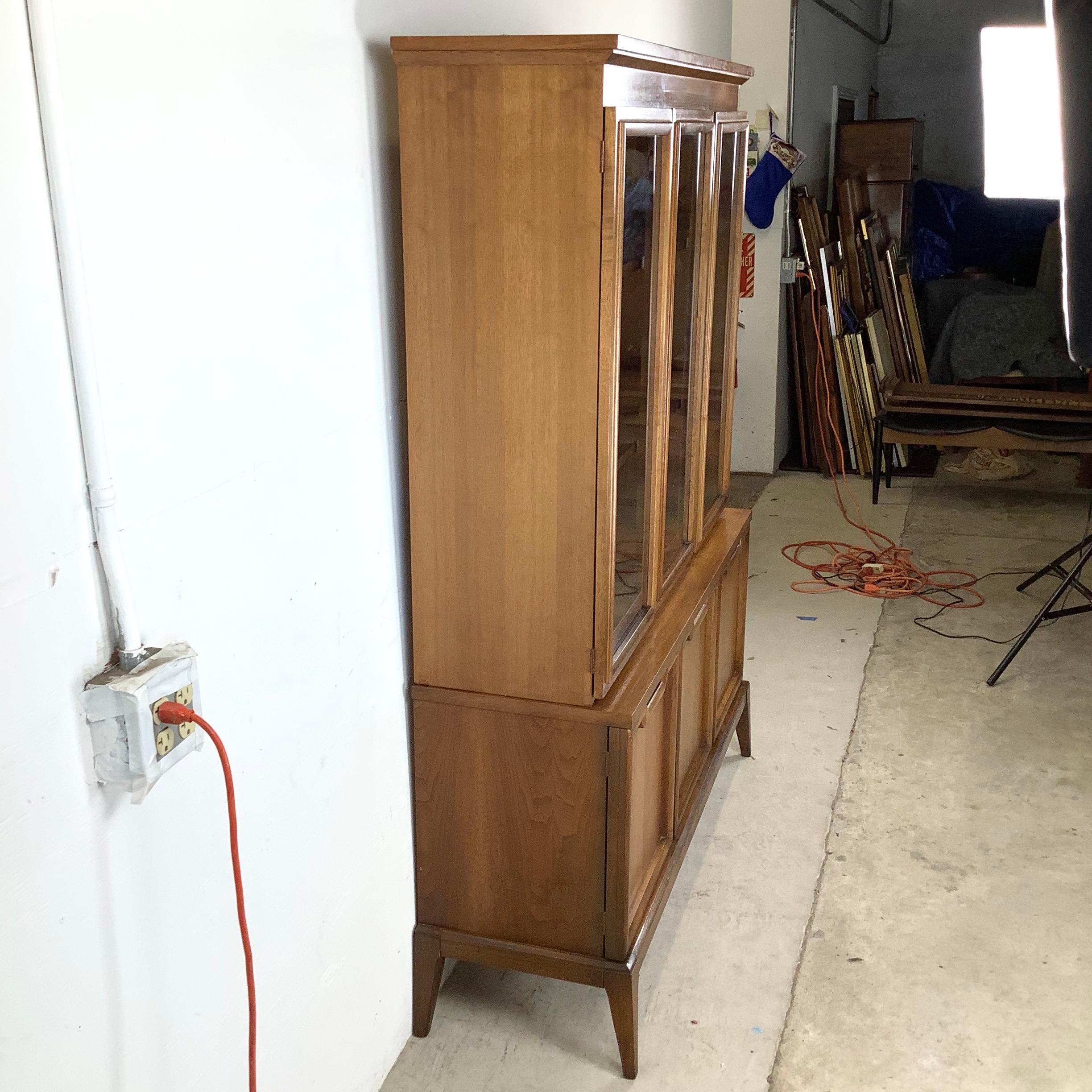 Vajilla de dos piezas moderna de mediados de siglo en Bueno estado para la venta en Trenton, NJ
