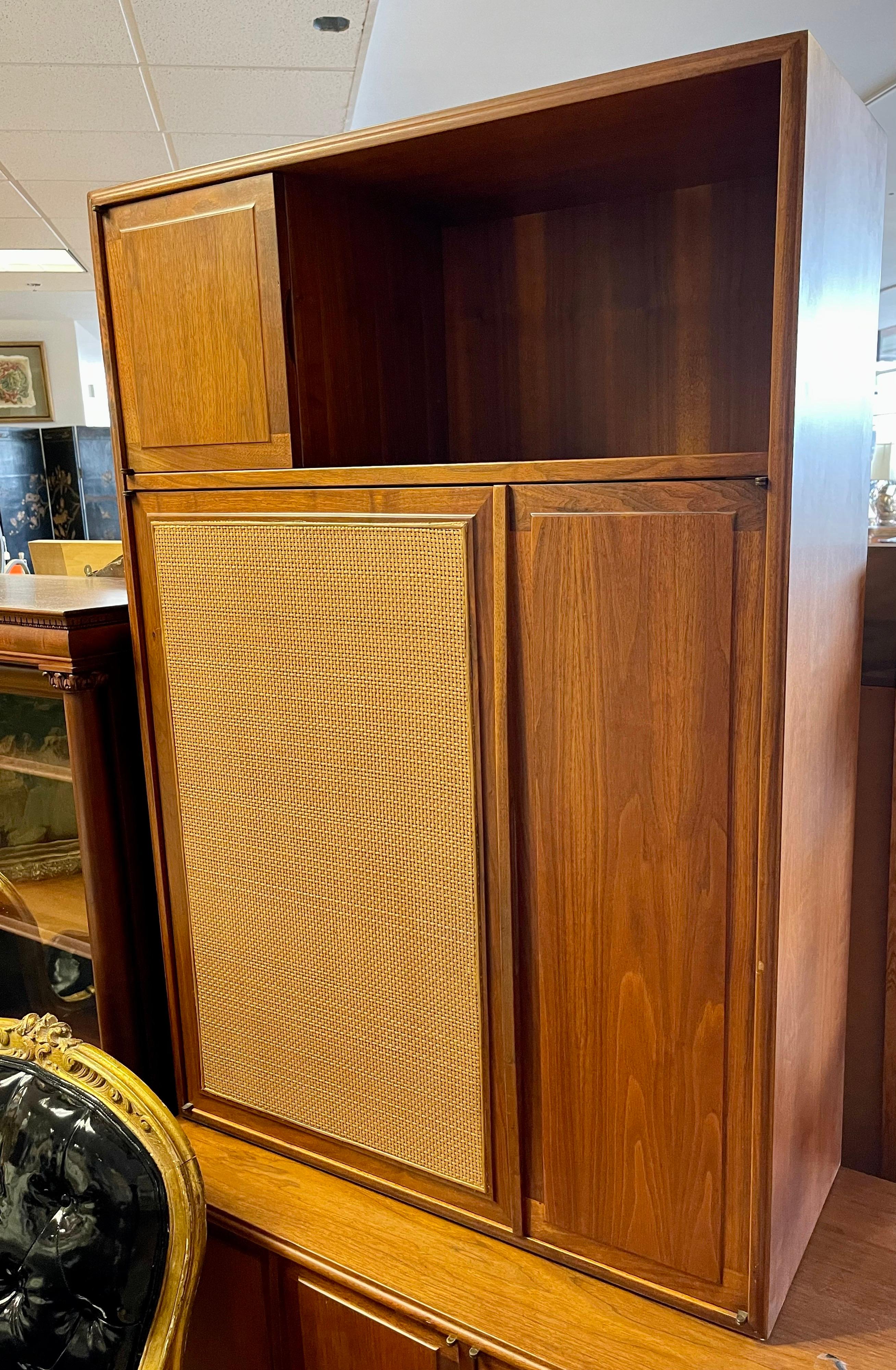 American Mid-Century Modern Two-Piece Credenza Buffet Sideboard Cabinet