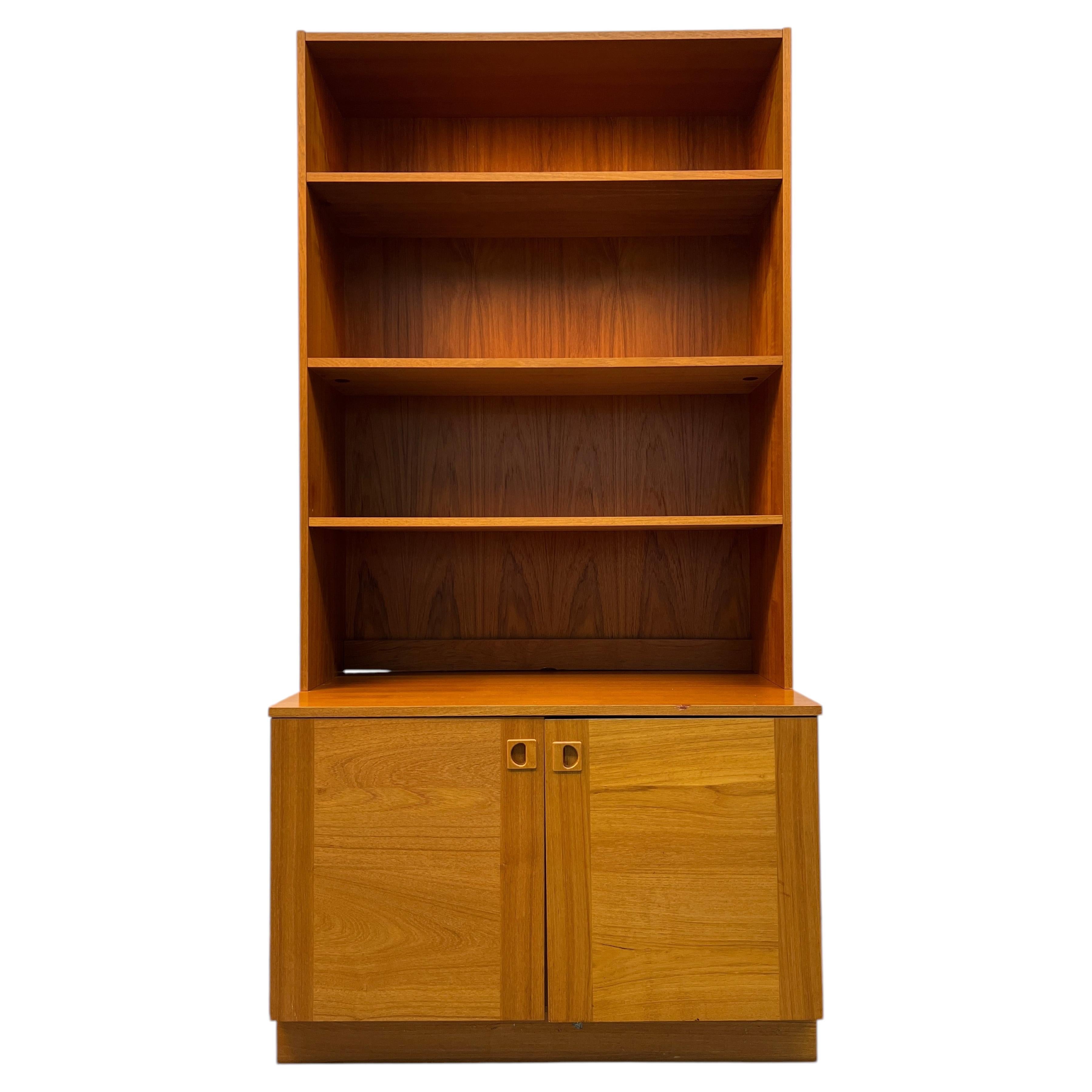 Librería danesa de teca de dos piezas, estilo «Mid-Century Modern» en venta