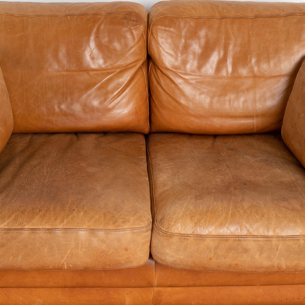 Modernes zweisitziges Sofa Loveseat aus Karamellbraunem Leder aus der Mitte des Jahrhunderts, um 1970 2