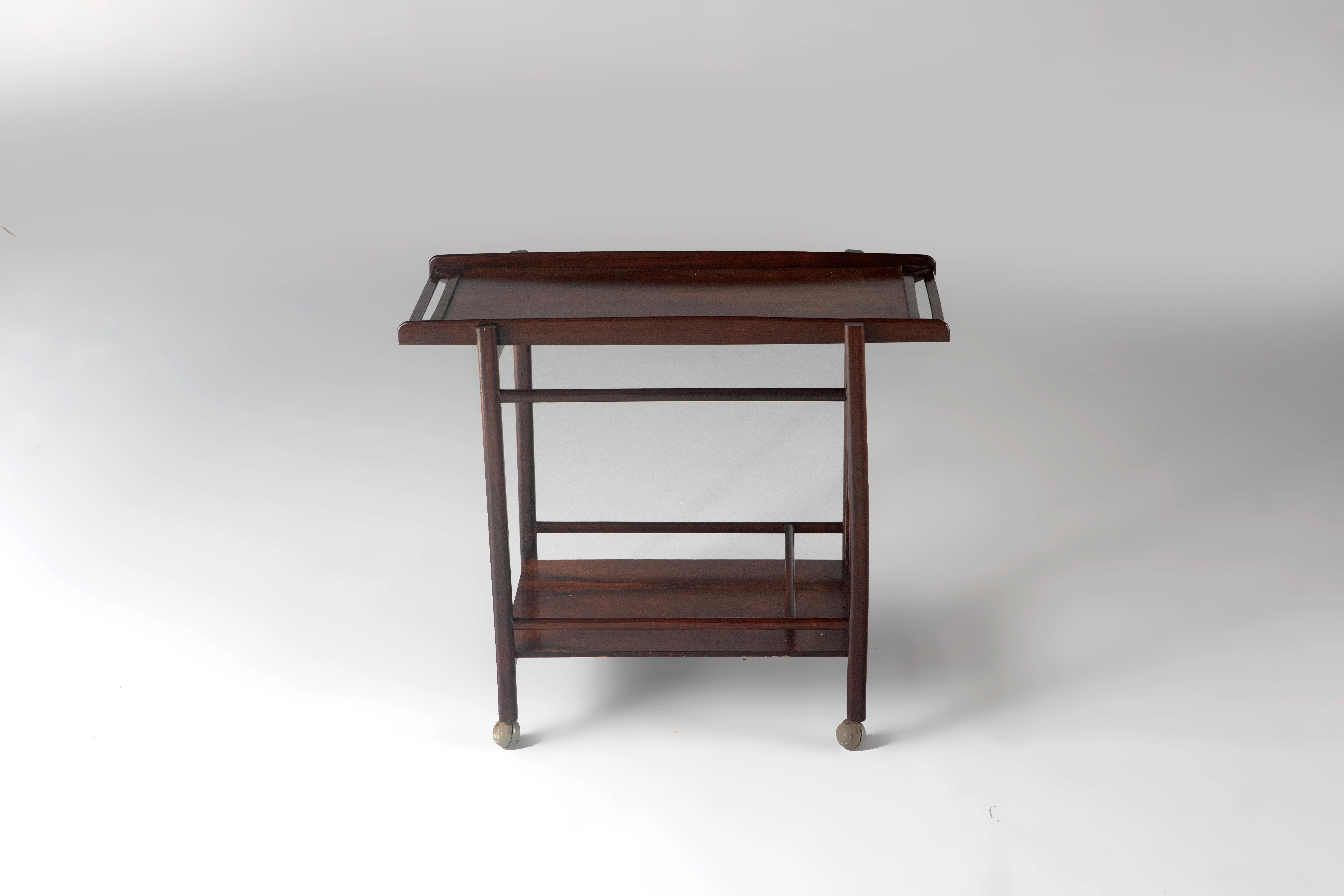 Mid-Century Modern Two-Story Tea Cart by Celina Decorações, Brazil, 1960s

This elegant two-tier tea cart was produced in the 1960s by Celina Decorações, in Brazil.
It has two levels, the top one being a removable tray with lined glass. It has