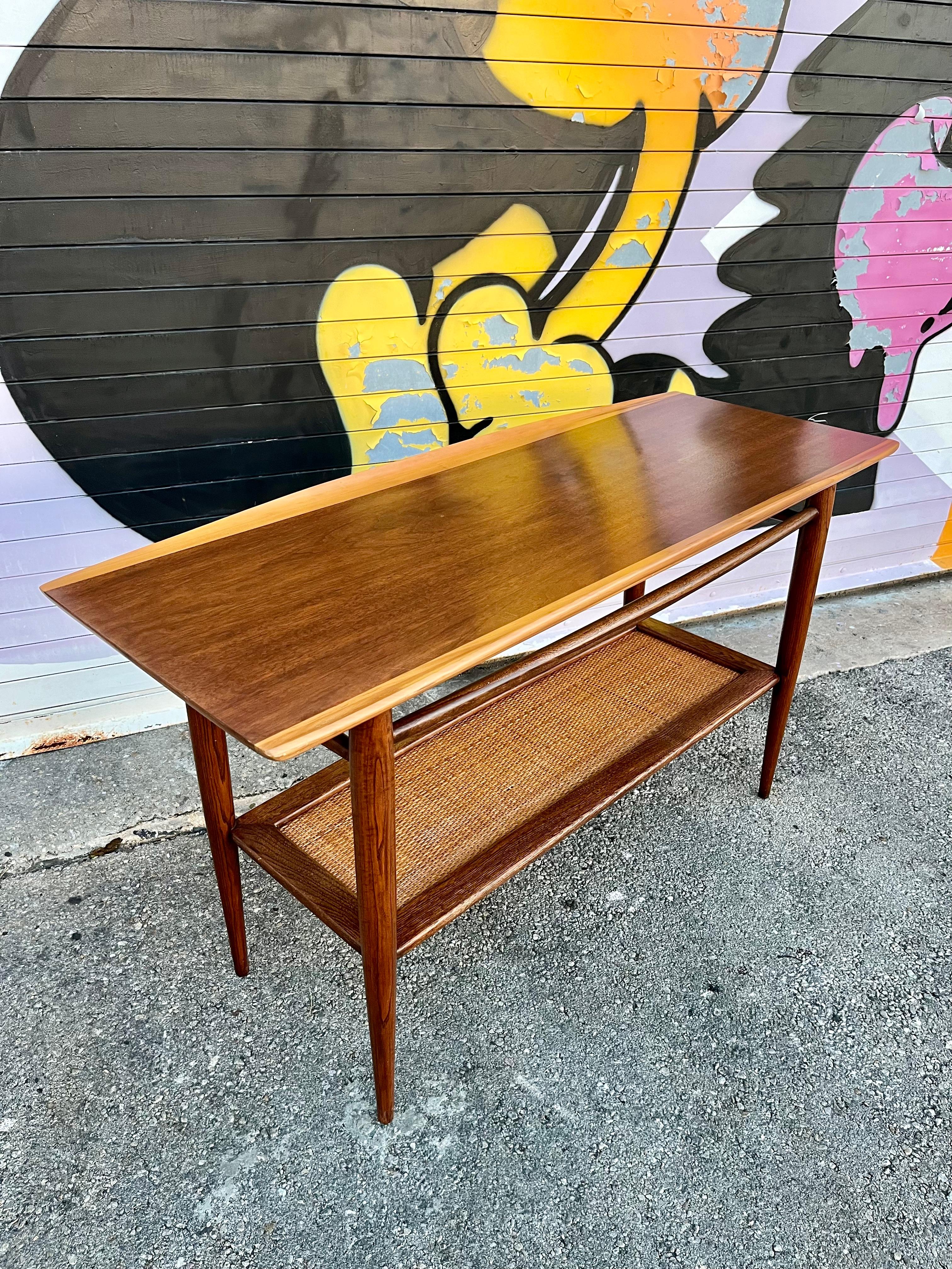 Mid Century Modern Two Tier Console Table by Basset Furniture. Circa 1960s In Good Condition For Sale In Miami, FL
