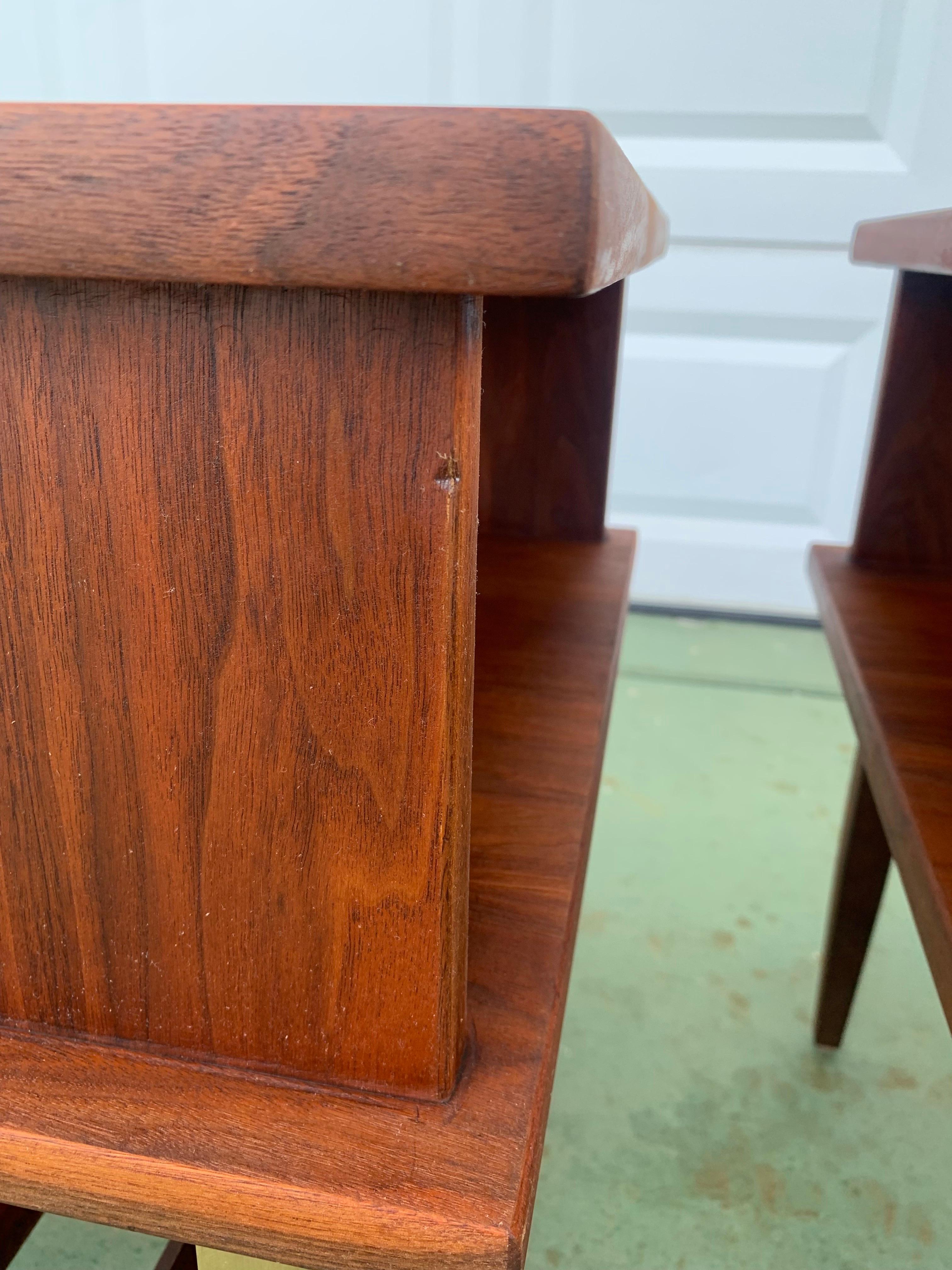 Mid-Century Modern Two-Tier End Tables in Walnut and Brass, a Pair For Sale 2