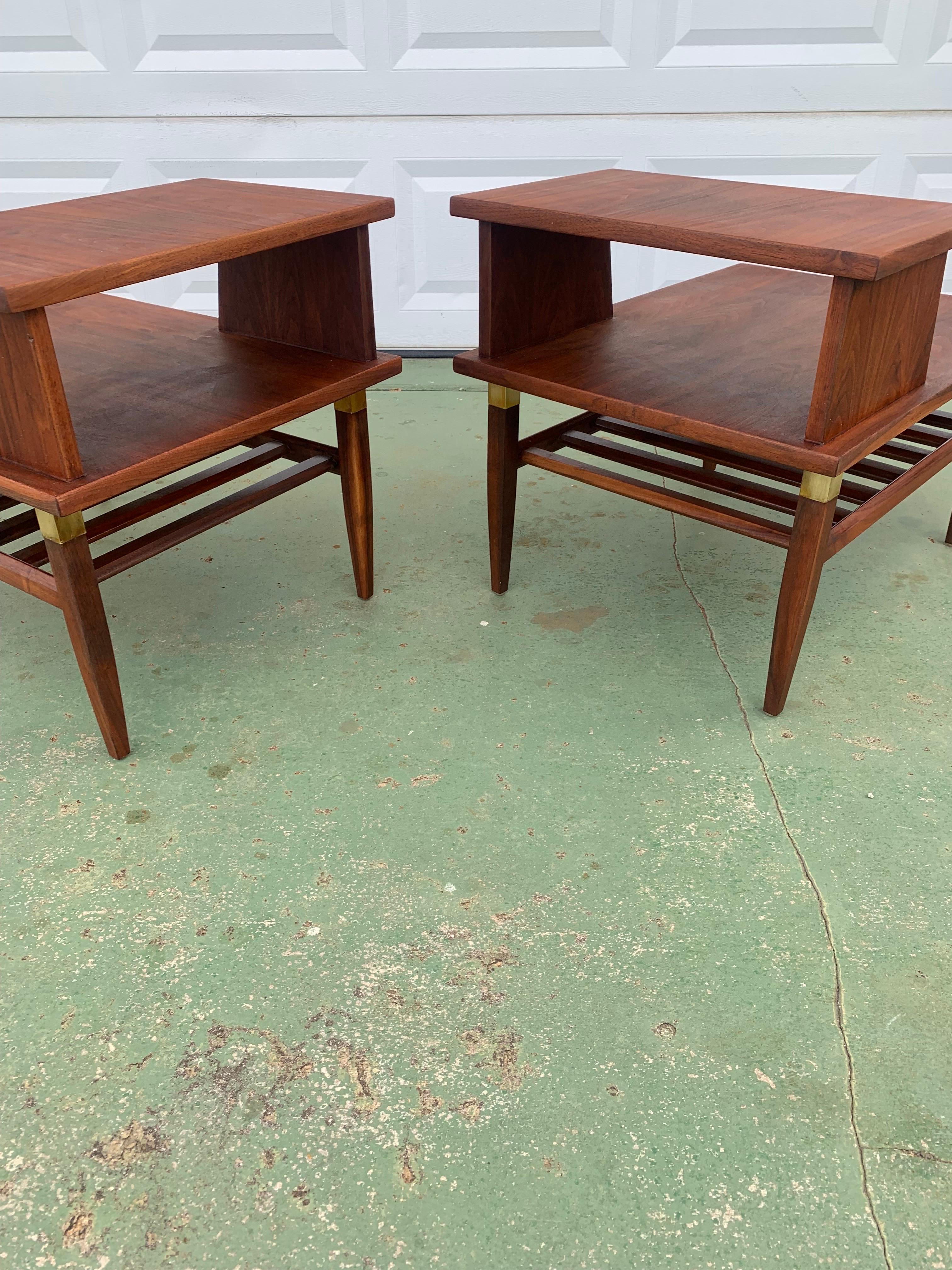Mid-Century Modern Two-Tier End Tables in Walnut and Brass, a Pair For Sale 3