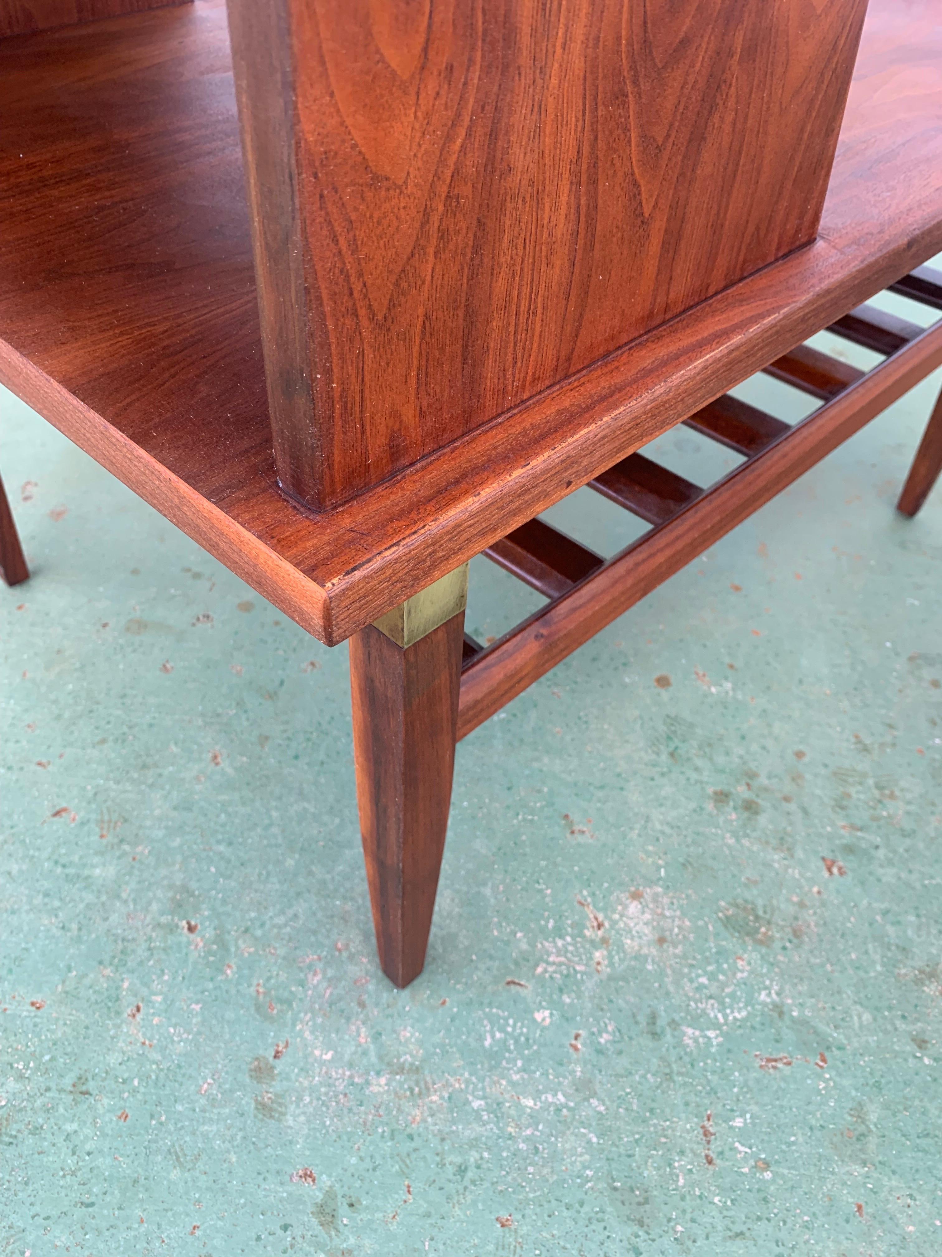 Mid-Century Modern Two-Tier End Tables in Walnut and Brass, a Pair For Sale 4