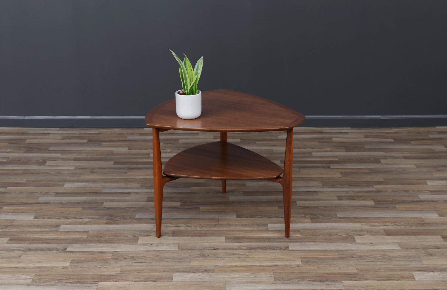 Mid-Century Modern Two-Tier Tri-Leg Side Table by Henredon In Excellent Condition For Sale In Los Angeles, CA