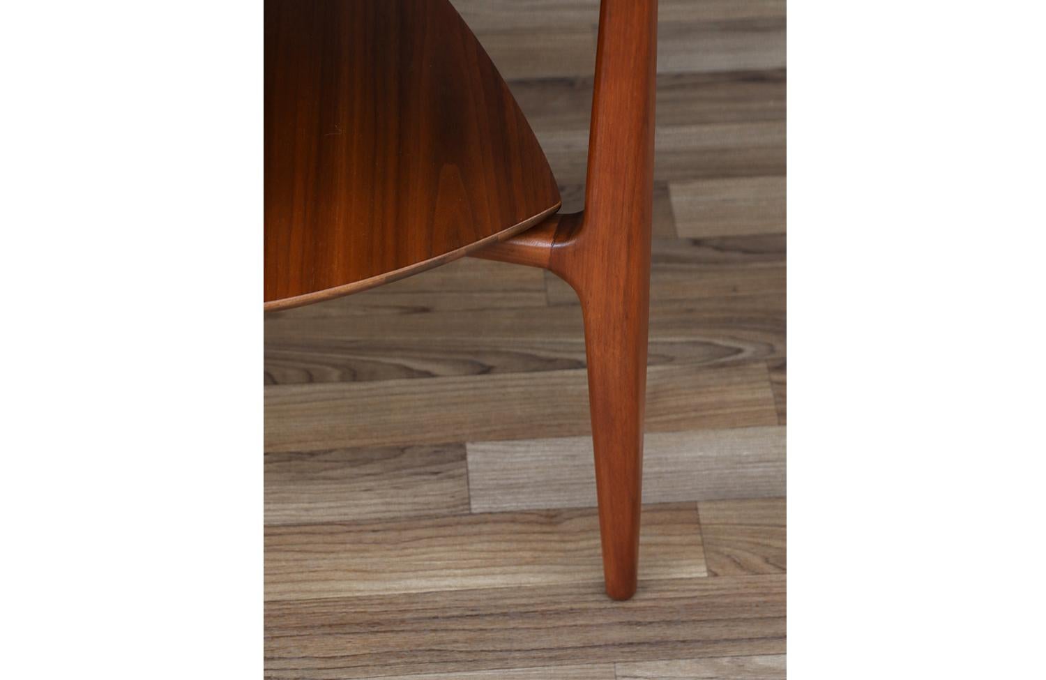 Walnut Mid-Century Modern Two-Tier Tri-Leg Side Table by Henredon For Sale