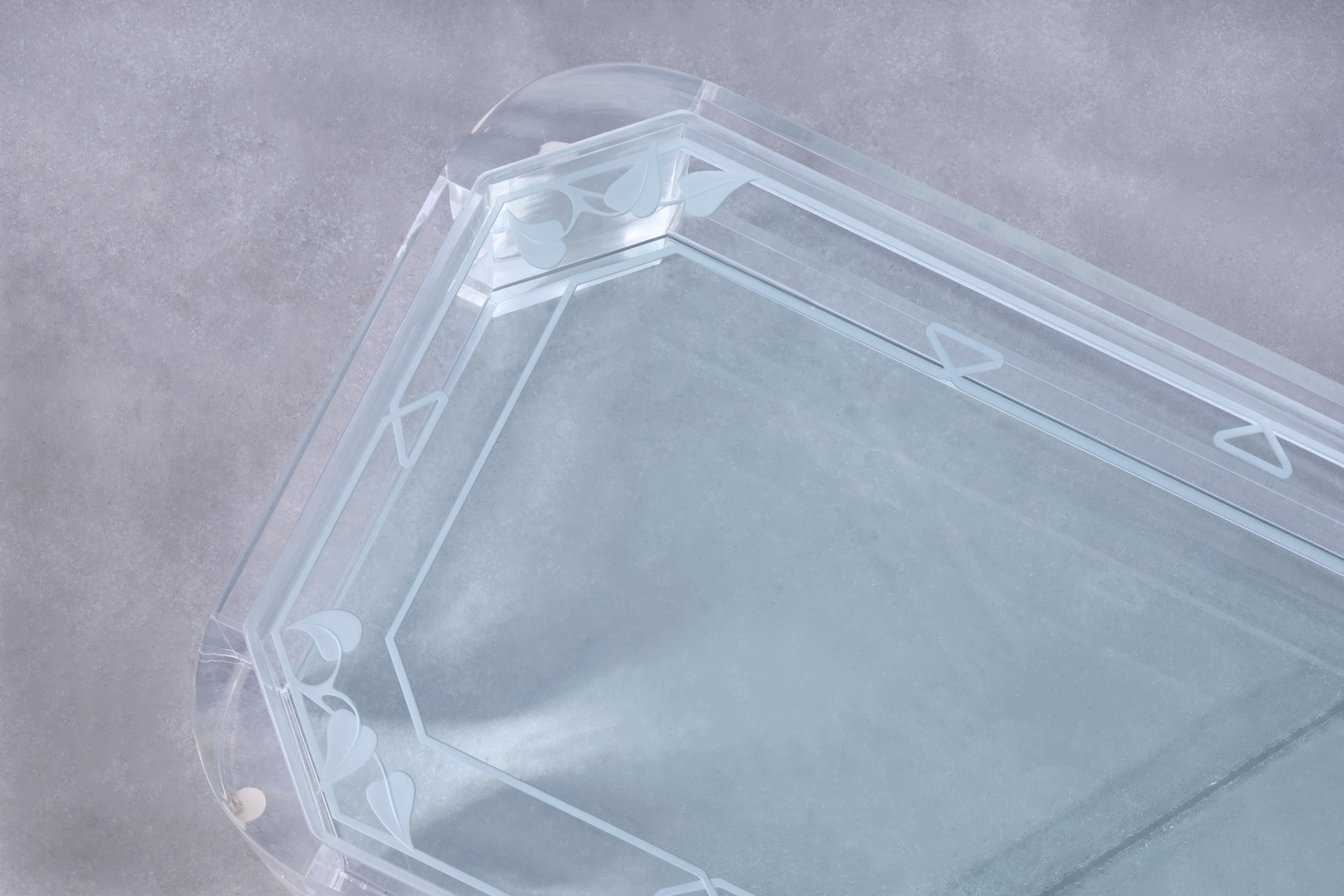 Table basse à deux niveaux en lucite The Modernity en vente 3
