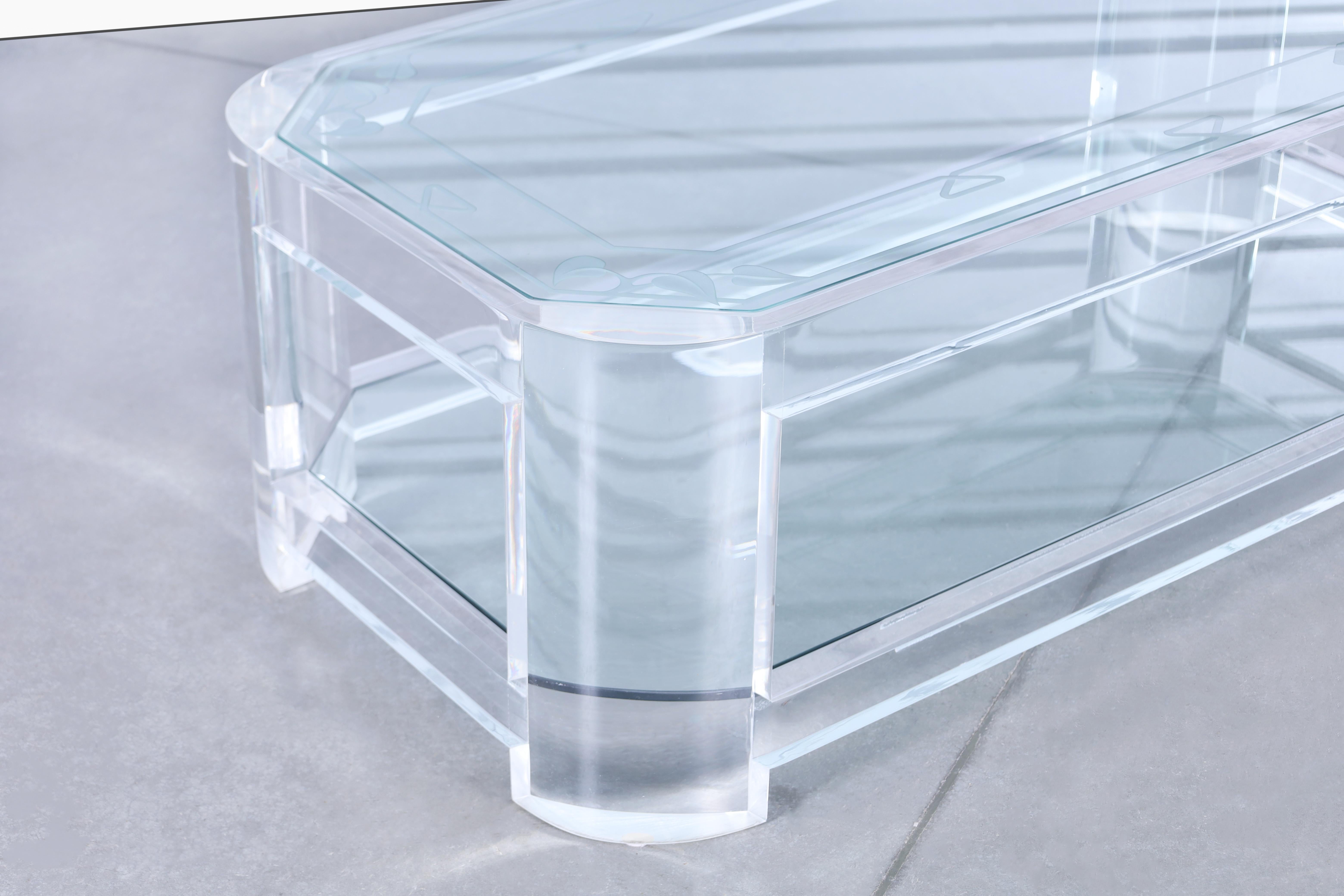 Verre Table basse à deux niveaux en lucite The Modernity en vente