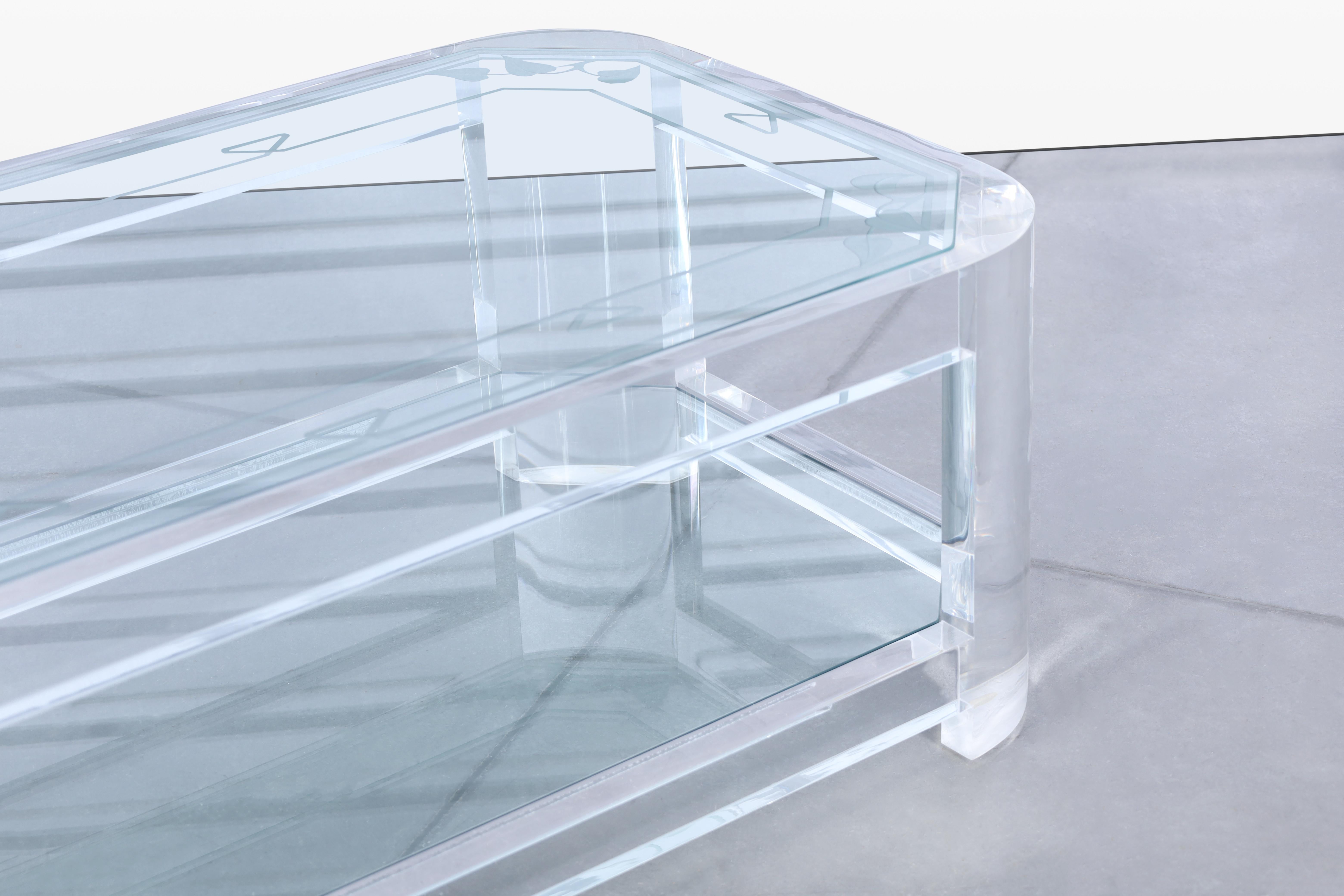 Table basse à deux niveaux en lucite The Modernity en vente 1