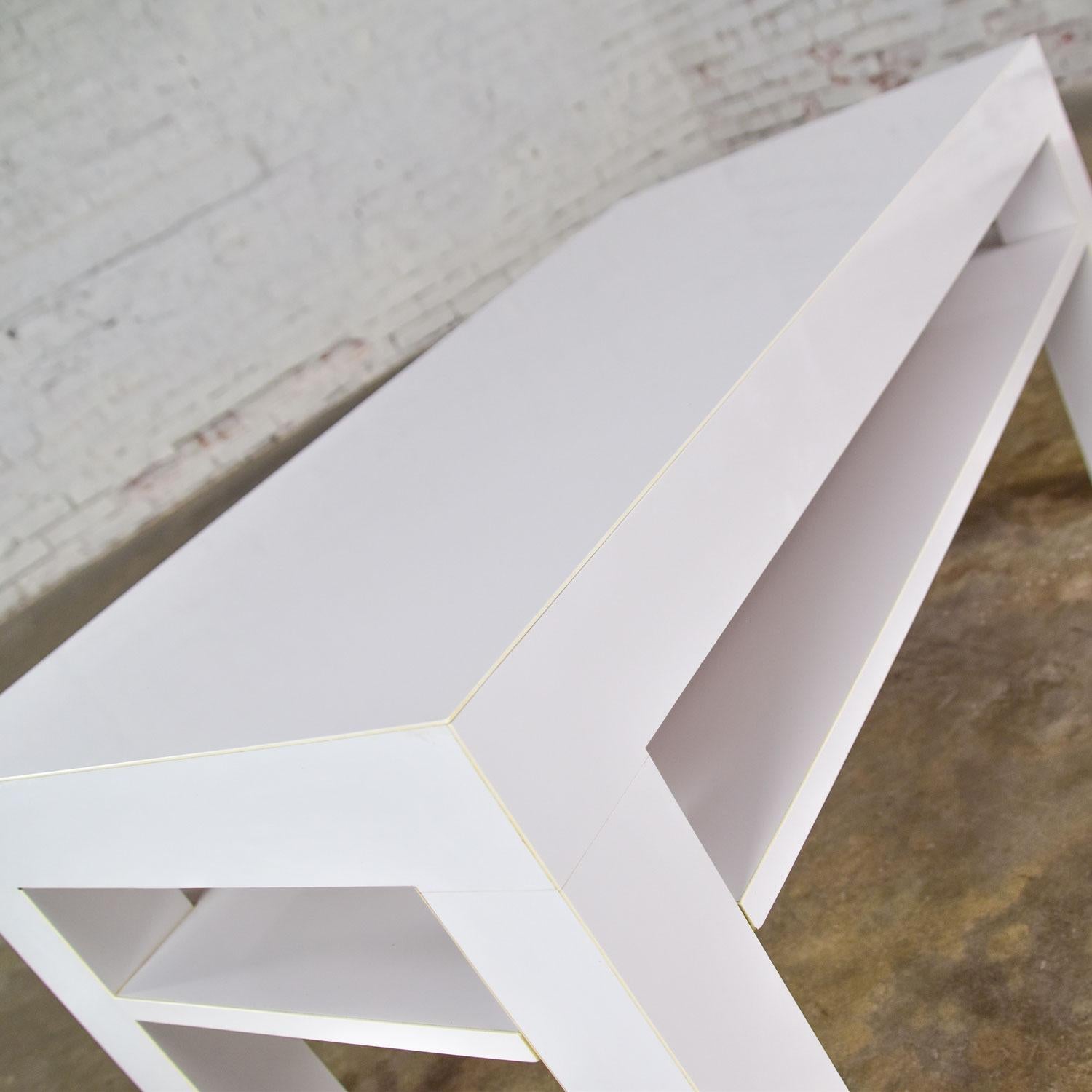 Mid-Century Modern Two-Tiered White Laminate Parson’s Style Coffee or End Table For Sale 5