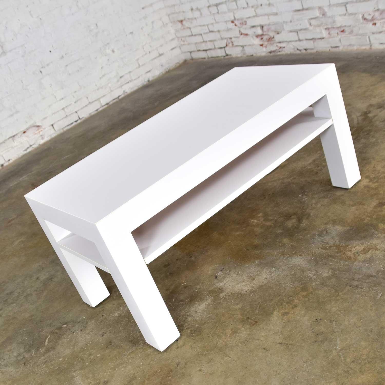 American Mid-Century Modern Two-Tiered White Laminate Parson’s Style Coffee or End Table For Sale