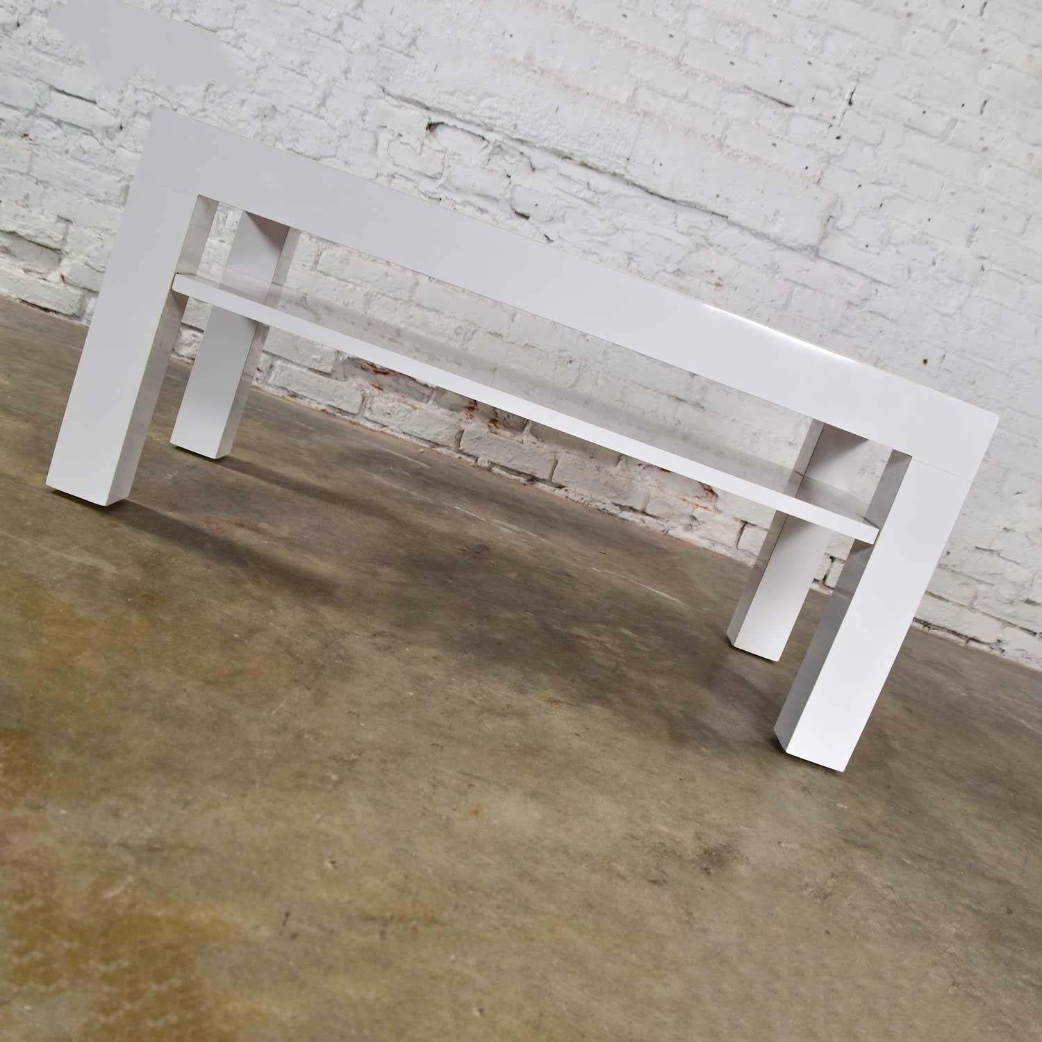 Mid-Century Modern Two-Tiered White Laminate Parson’s Style Coffee or End Table For Sale 2