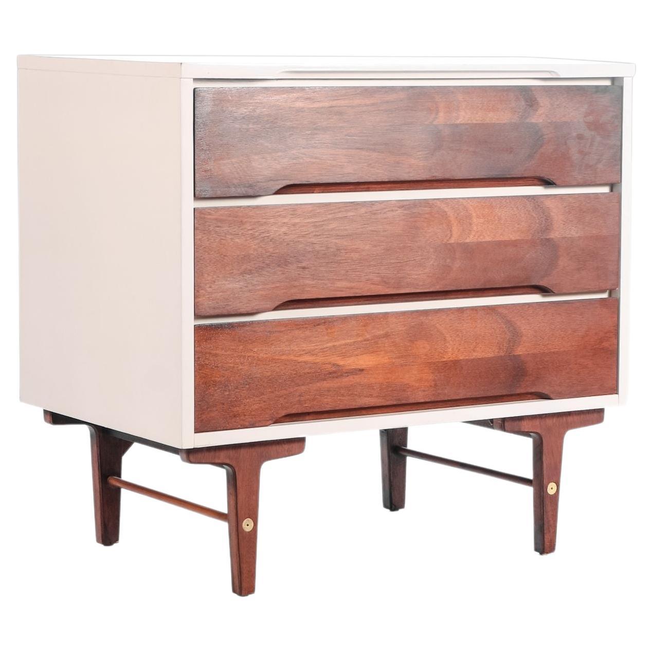 Mid Century Modern Two Tone Dresser By Stanley in White and Walnut w/ Brass For Sale