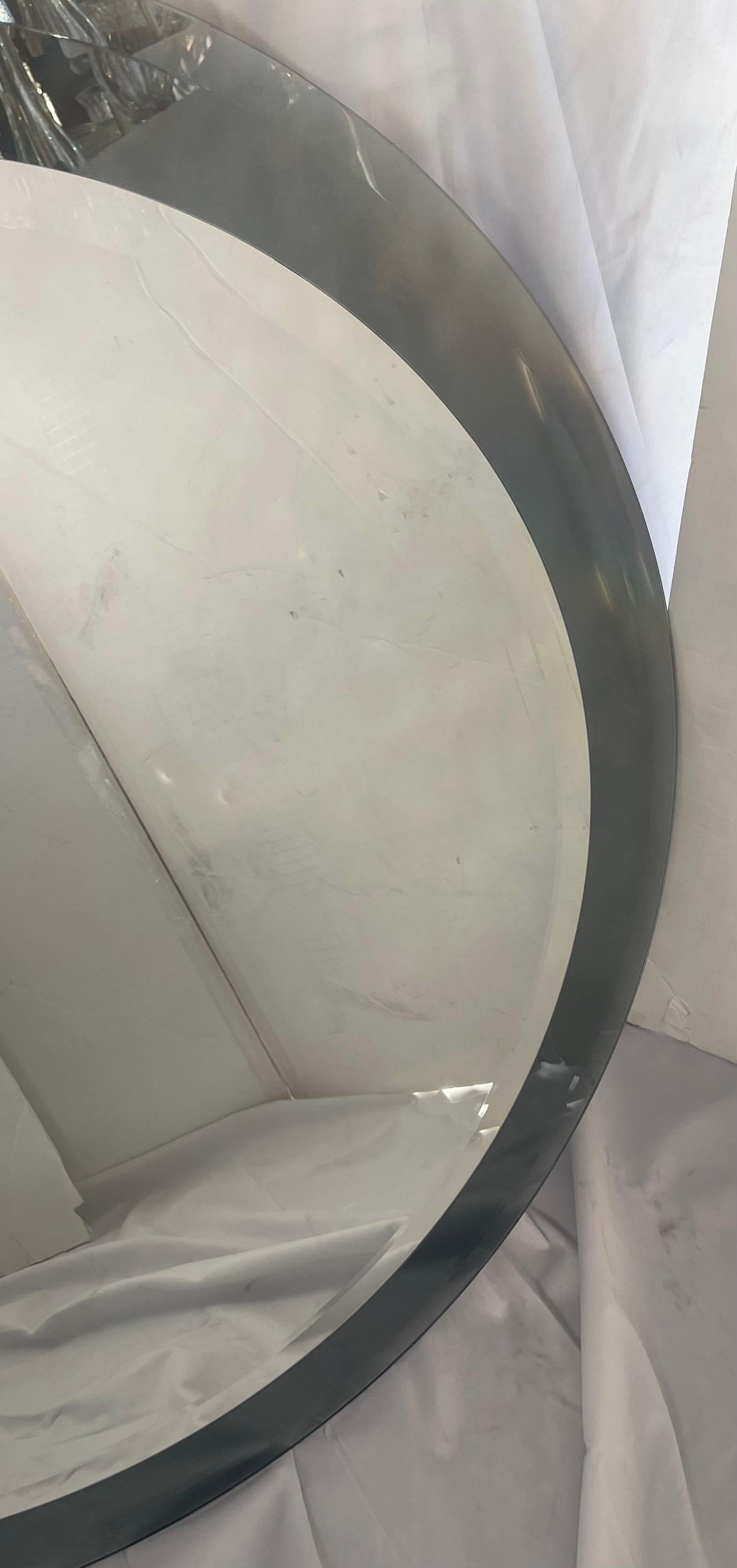 italien The Modern Two Tone Smoked Beveled Round Mirror Manner Lorin Marsh en vente