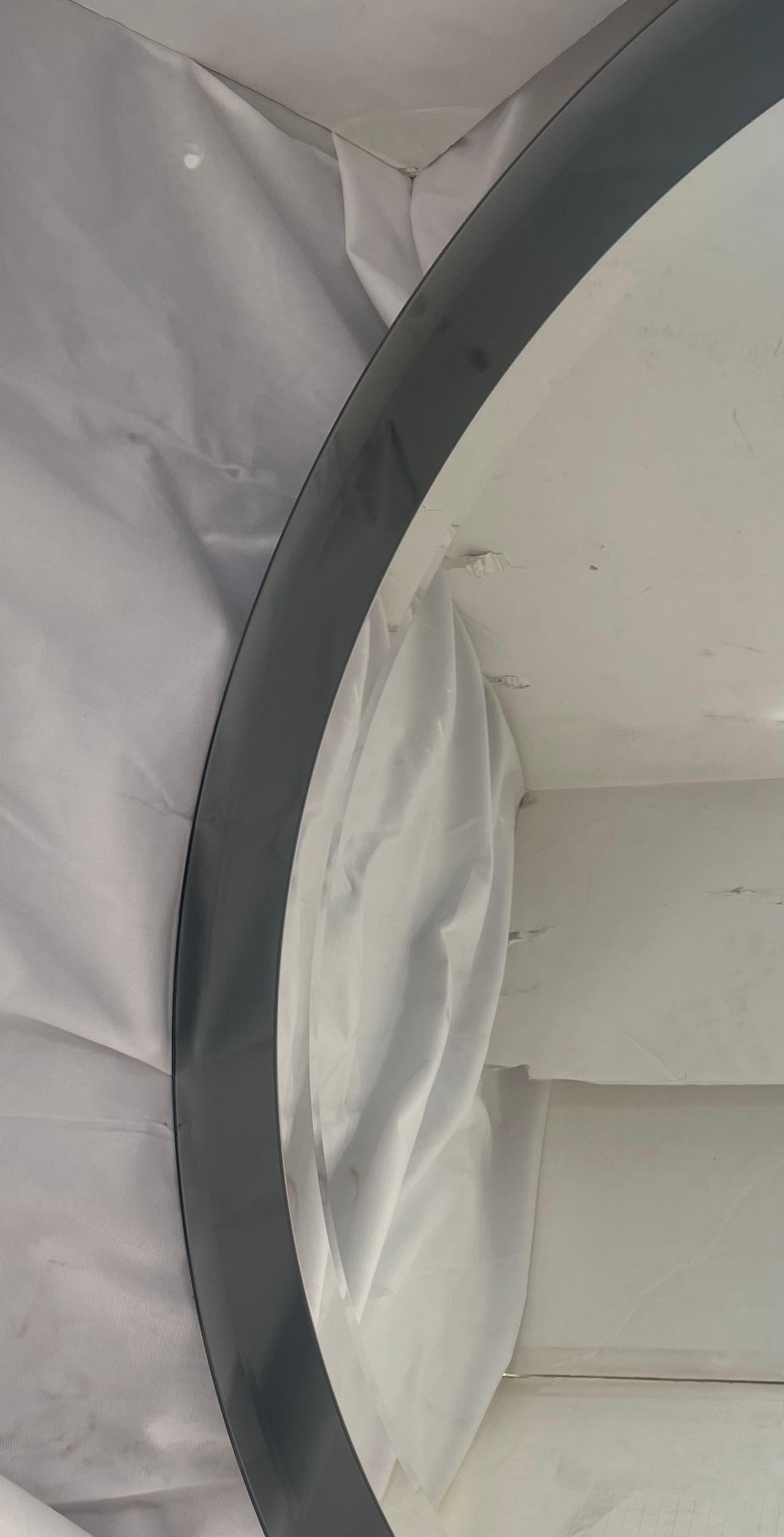 Verre d'art The Modern Two Tone Smoked Beveled Round Mirror Manner Lorin Marsh en vente
