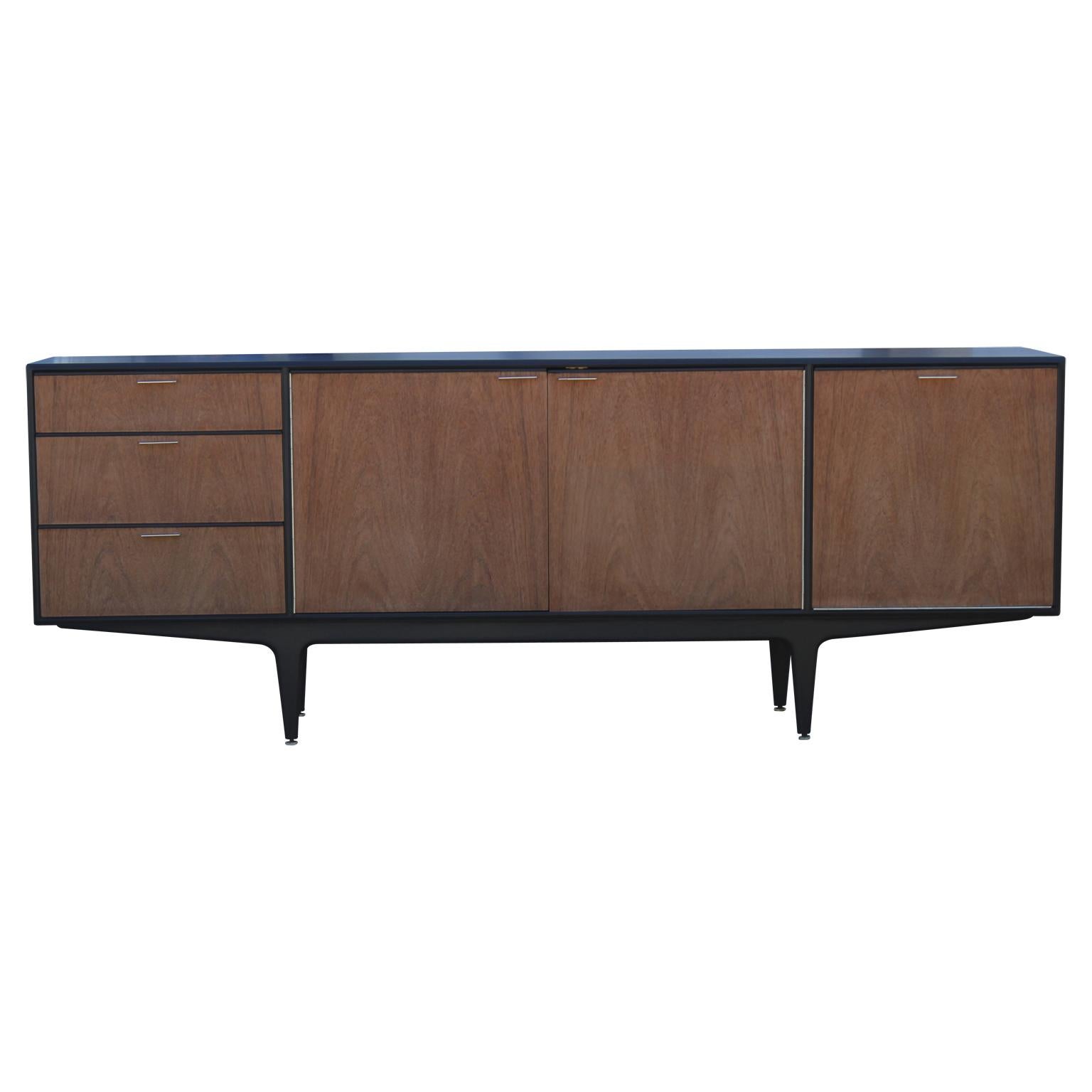 Sleek and modern two-tone teak sideboard or credenza. Would be a beautiful addition to any room.