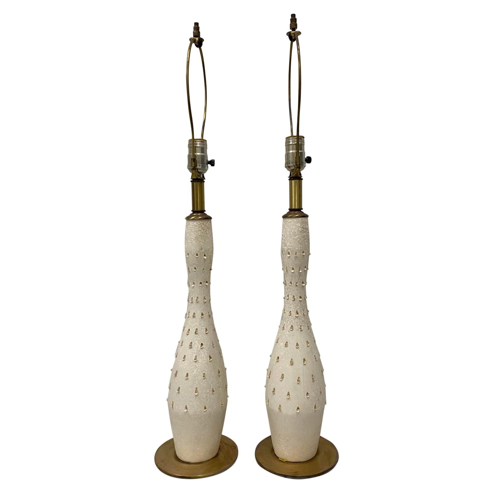 Lampade da tavolo in ceramica bianca e oro "Tye of California", stile metà secolo moderno