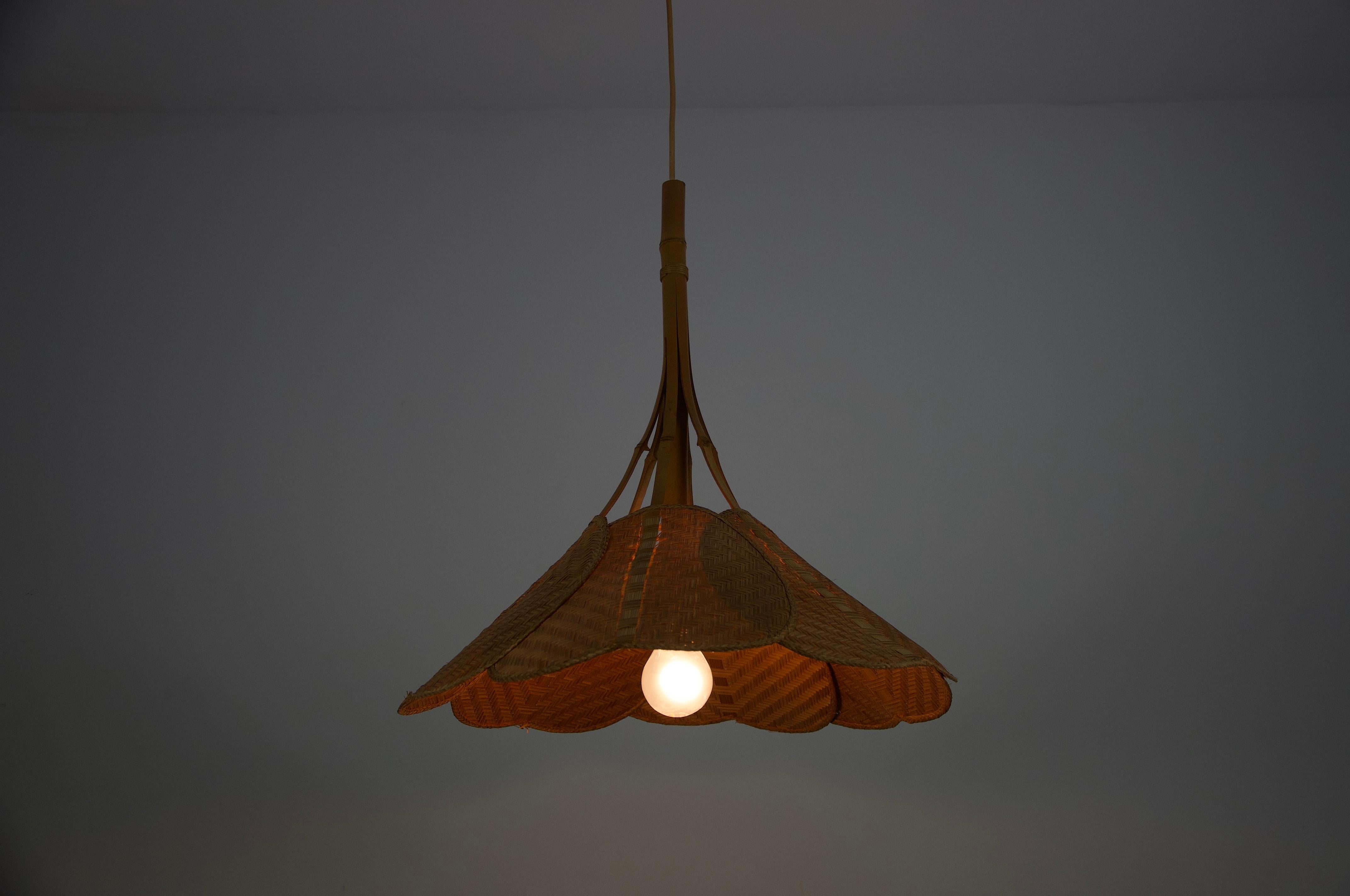 Lámpara colgante Uchiwa de mediados de siglo al estilo de Ingo Maurer, años 70 en venta 8