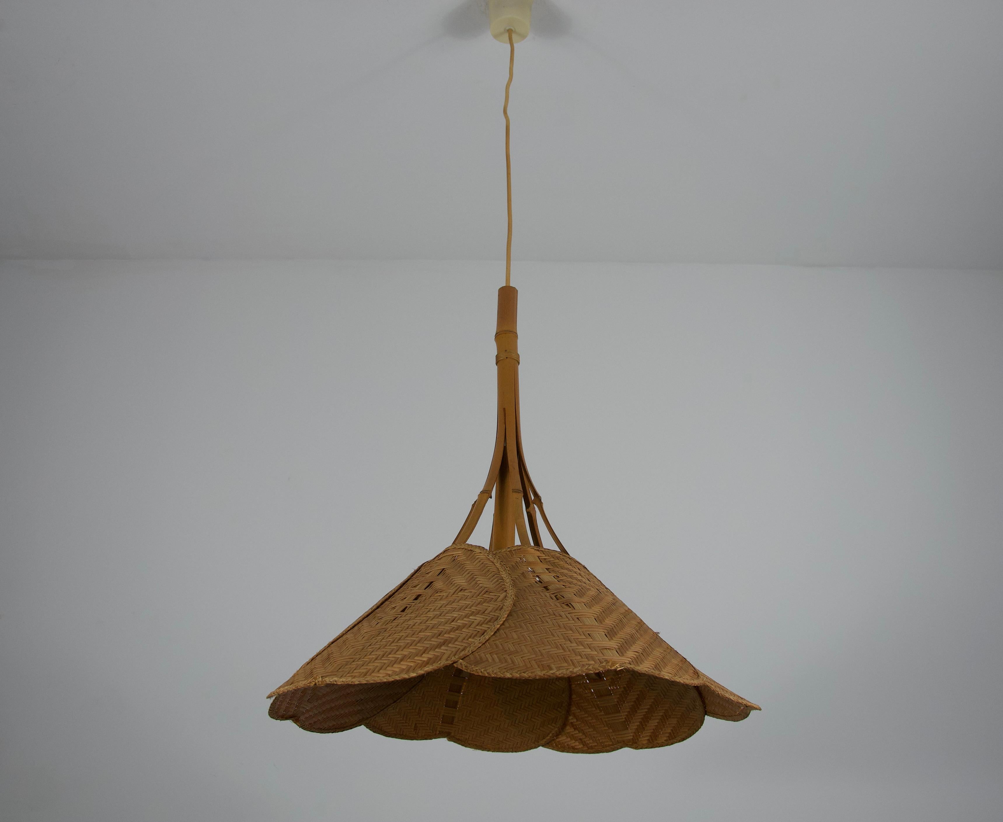 Lámpara colgante Uchiwa de mediados de siglo al estilo de Ingo Maurer, años 70 Alemán en venta