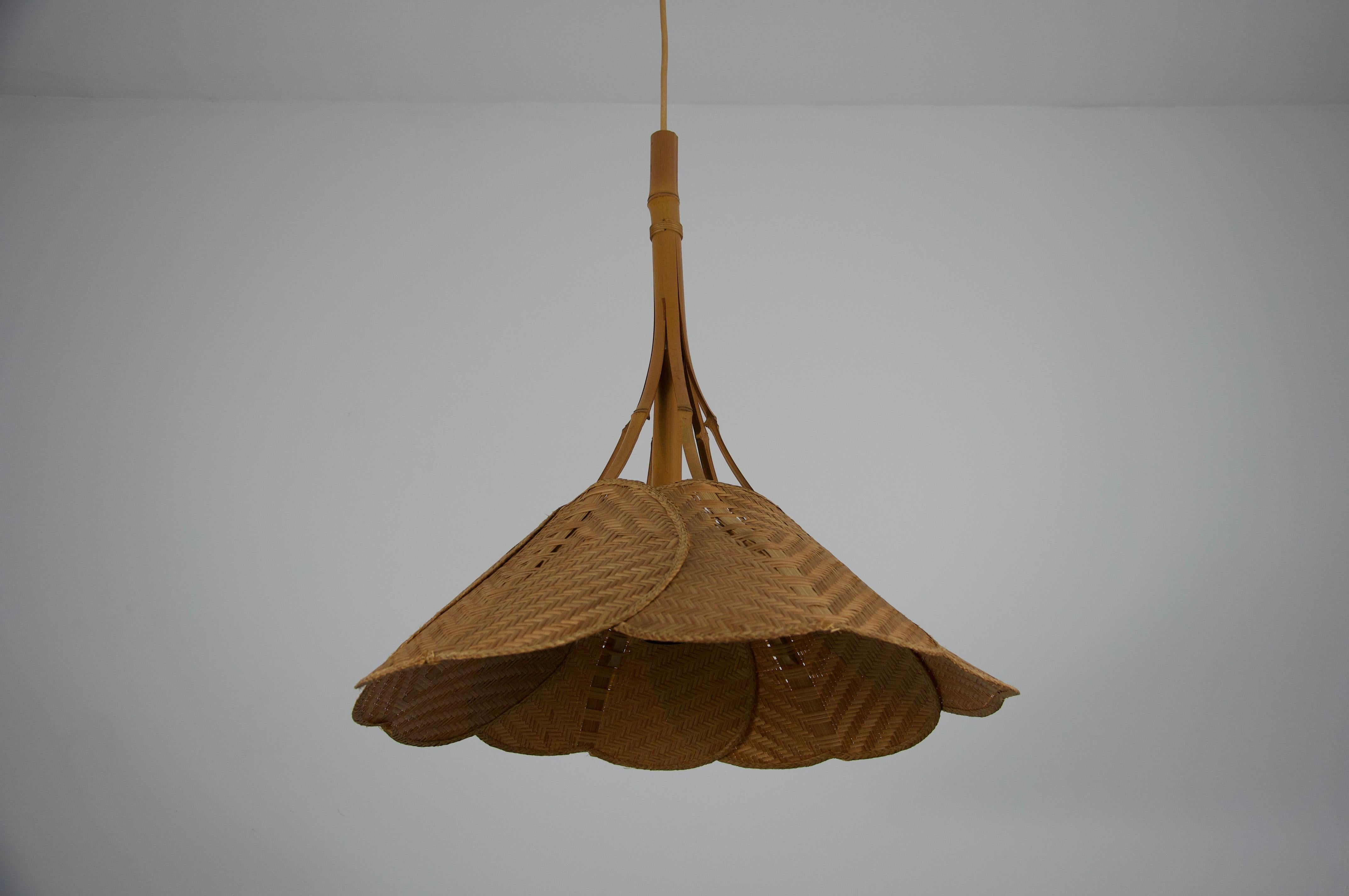 Lámpara colgante Uchiwa de mediados de siglo al estilo de Ingo Maurer, años 70 en Bueno estado para la venta en Hagenbach, DE