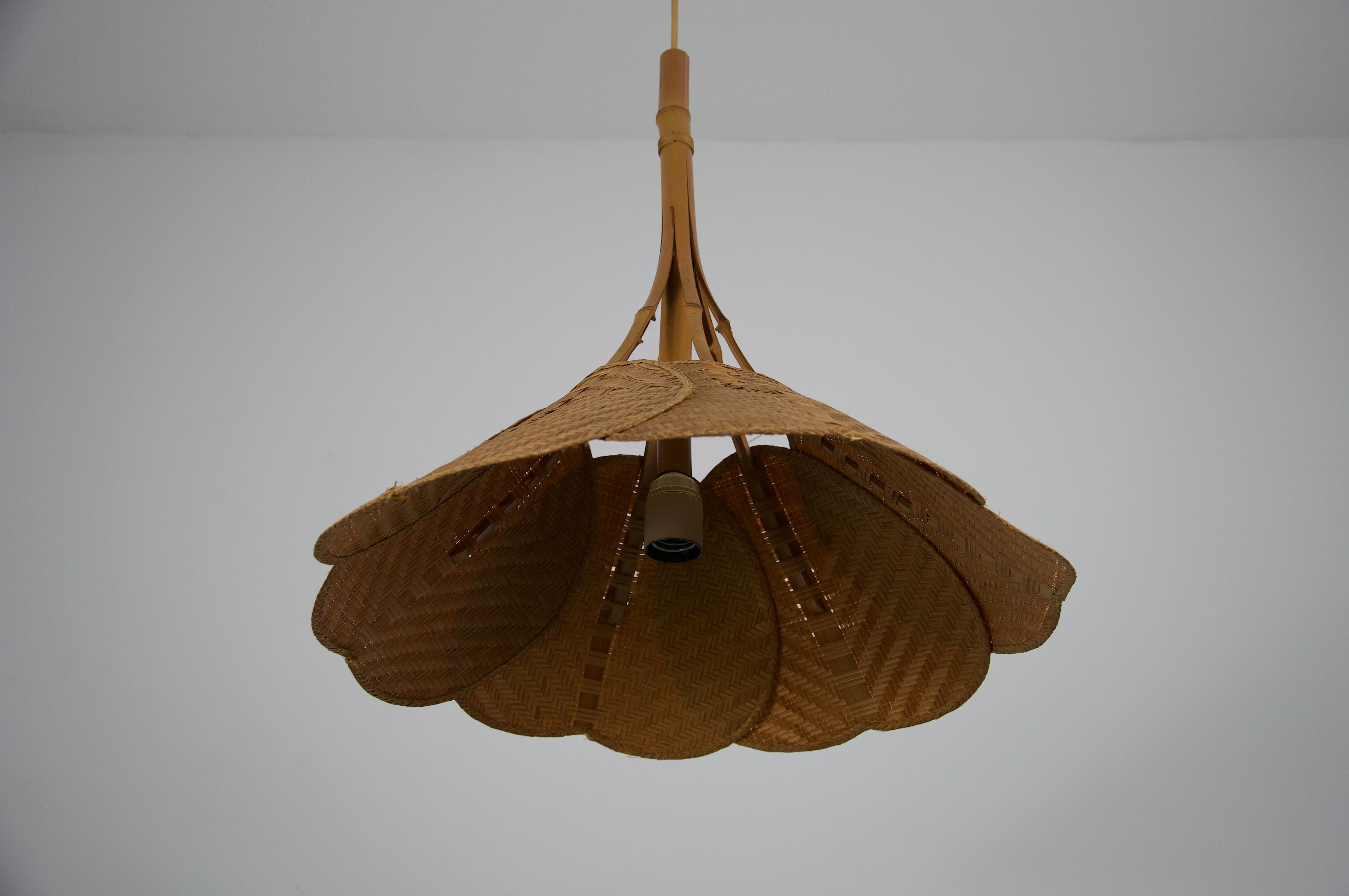 Lámpara colgante Uchiwa de mediados de siglo al estilo de Ingo Maurer, años 70 finales del siglo XX en venta