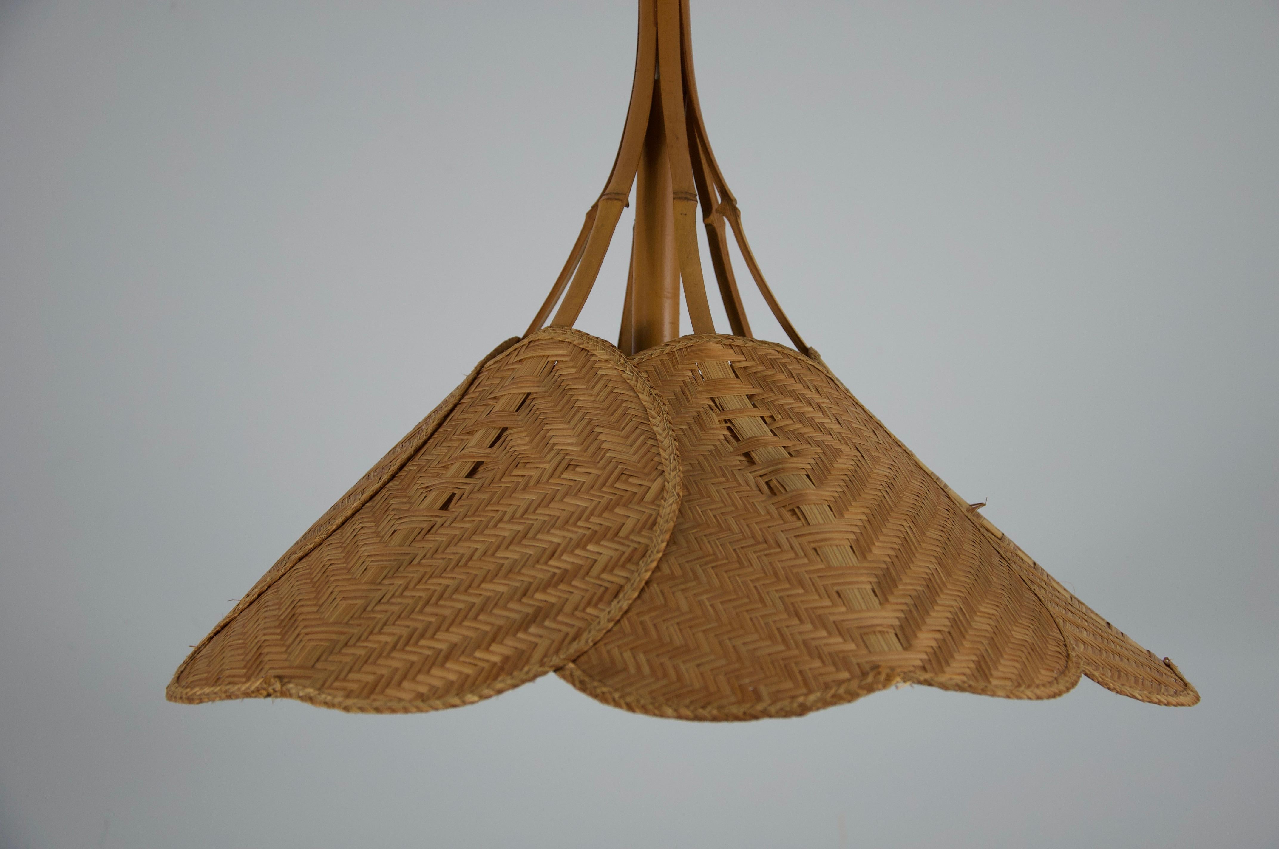Lámpara colgante Uchiwa de mediados de siglo al estilo de Ingo Maurer, años 70 en venta 1