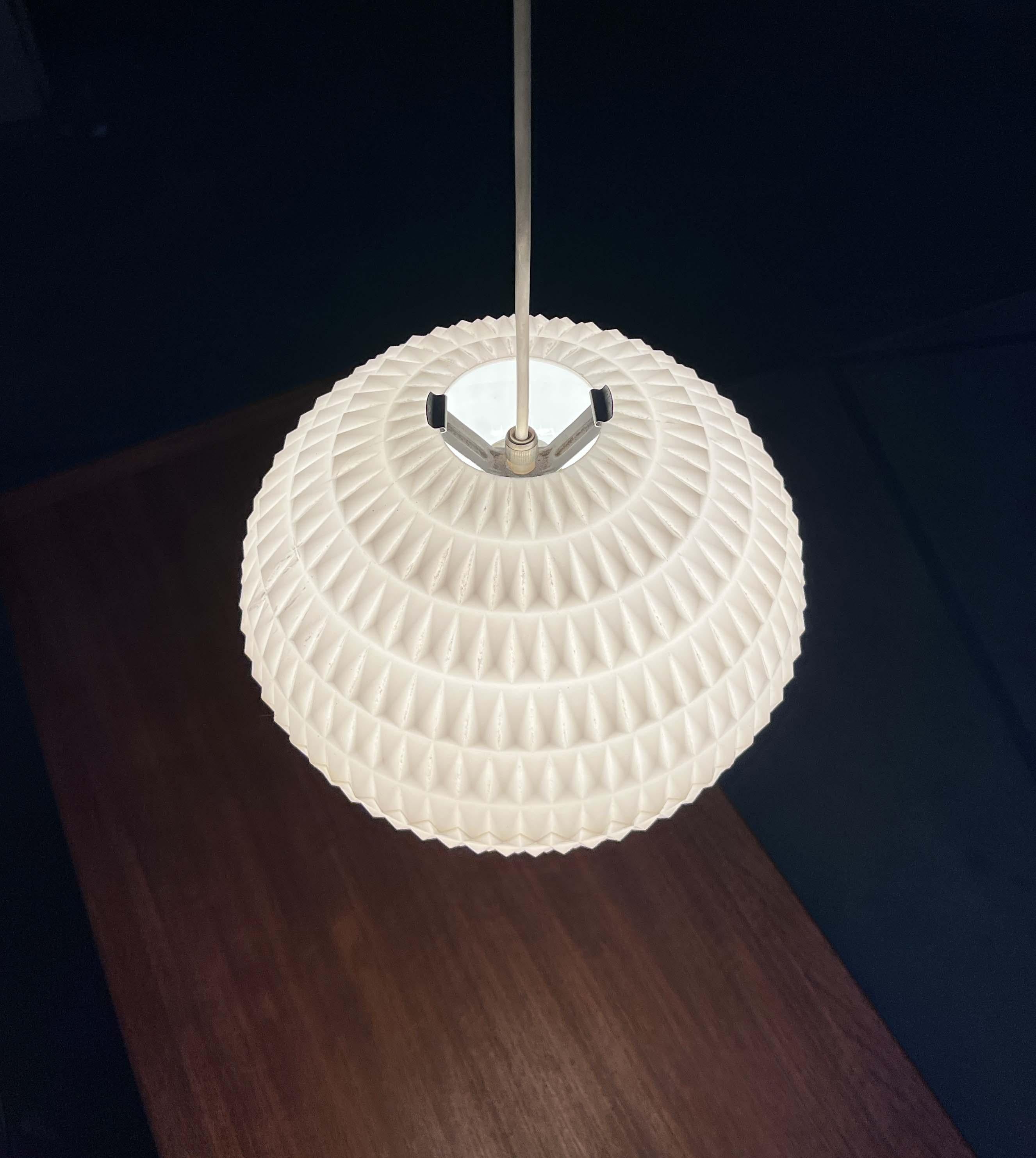 Lampada a sospensione UFO di Aloys Ferdinand Gangkofner per Erco, stile metà secolo moderno in vendita 8
