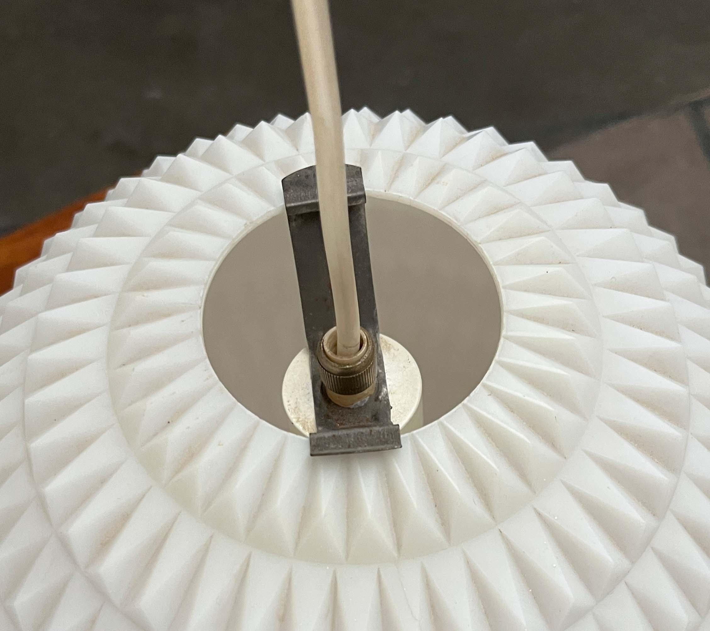 Lampada a sospensione UFO di Aloys Ferdinand Gangkofner per Erco, stile metà secolo moderno In condizioni buone in vendita a Hamburg, DE