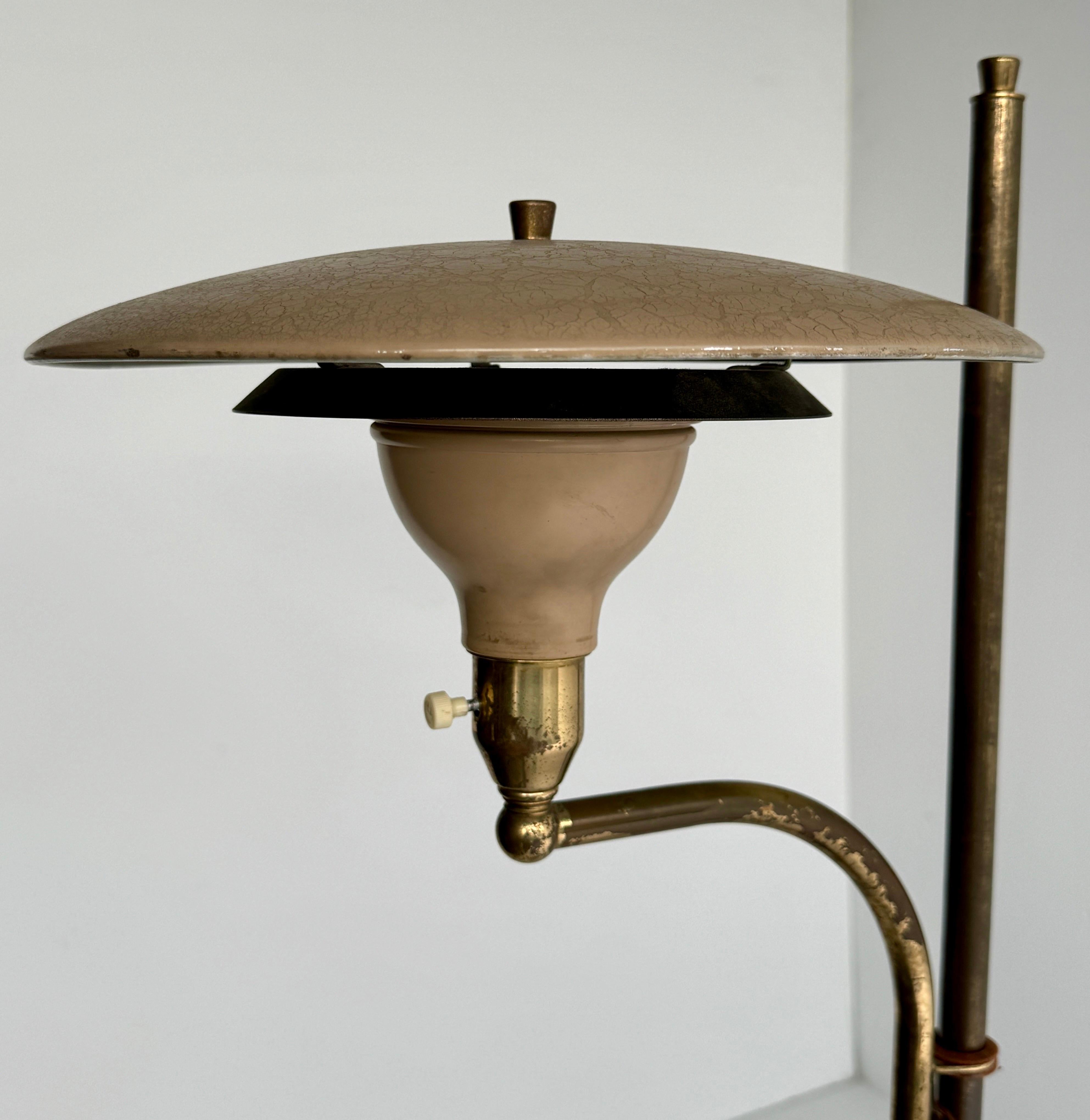 Moderne Stehlampe im UFO-Stil aus der Mitte des Jahrhunderts von MG Wheeler im Angebot 5