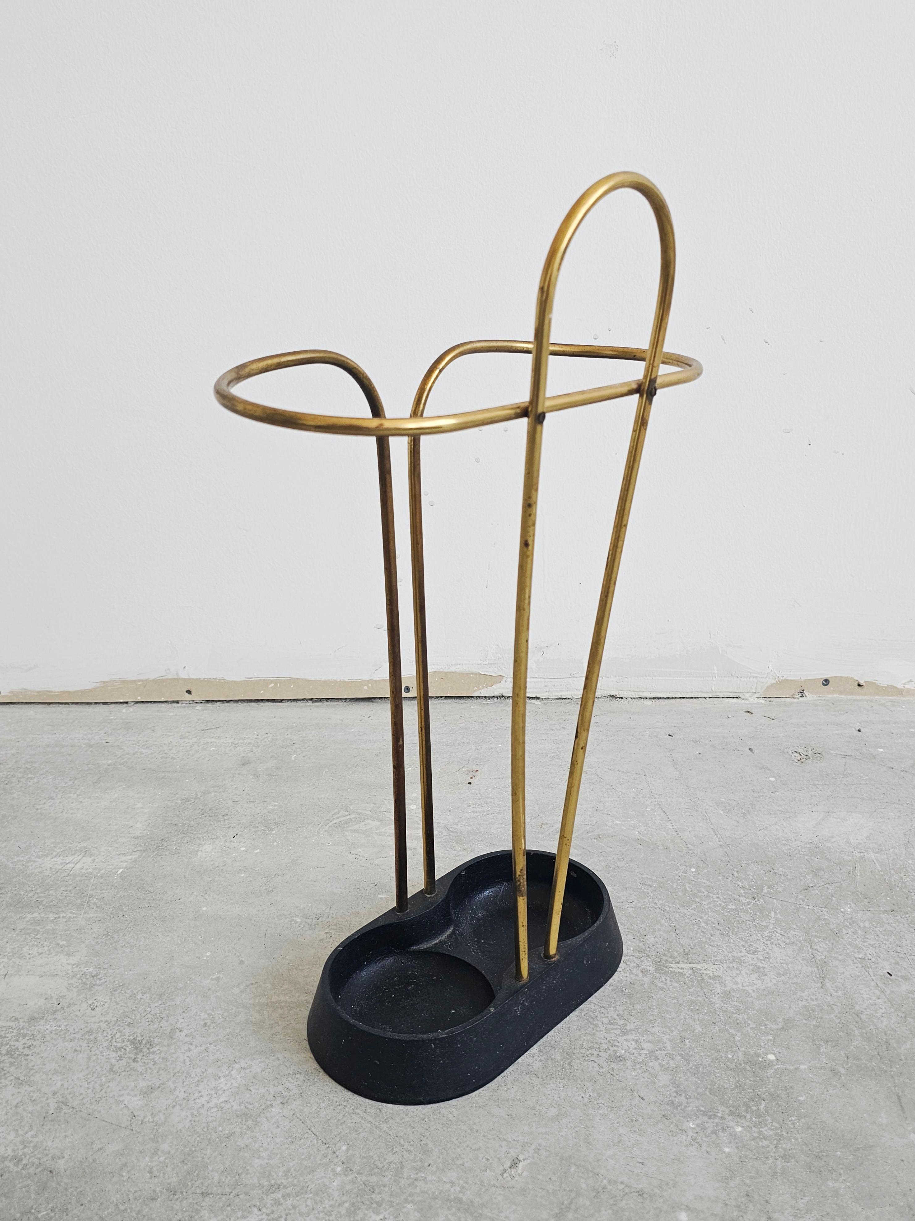 Laiton Stand de parapluie The Modernity, dessiné par Carl Aubock, Autriche, années 1950 en vente