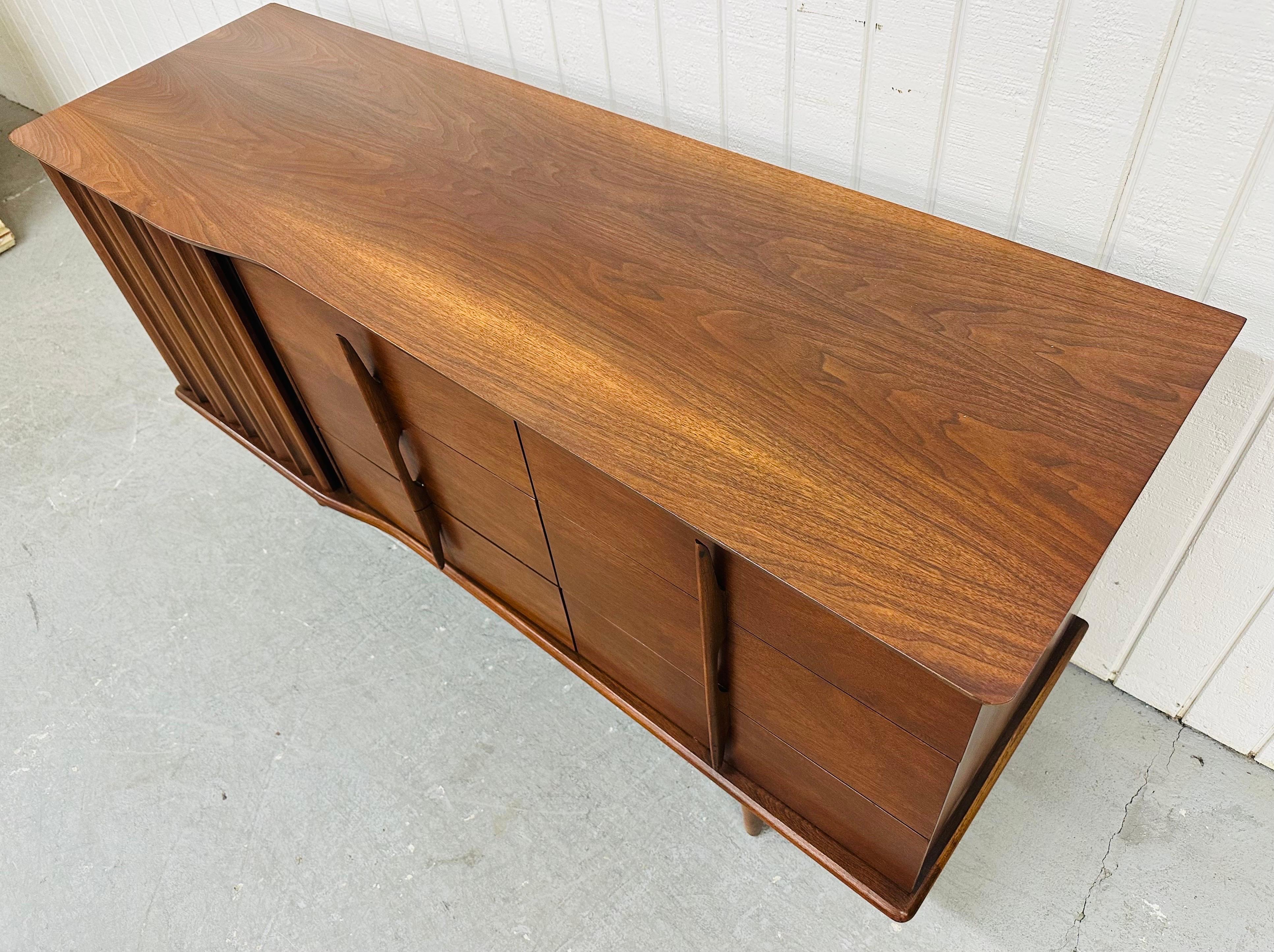 Wood Mid-Century Modern United 9-Drawer Walnut Dresser For Sale