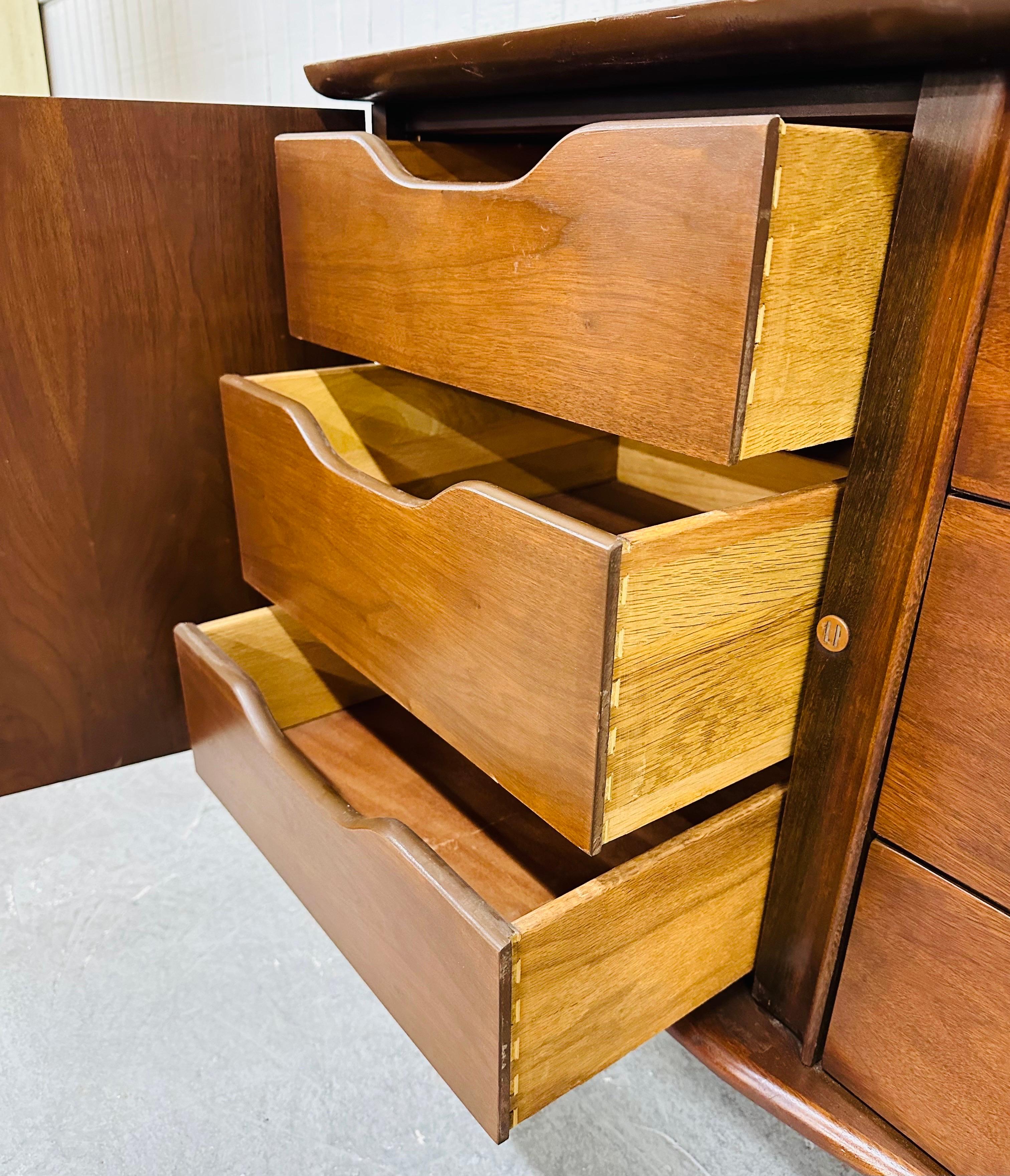 Mid-Century Modern United 9-Drawer Walnut Dresser 1