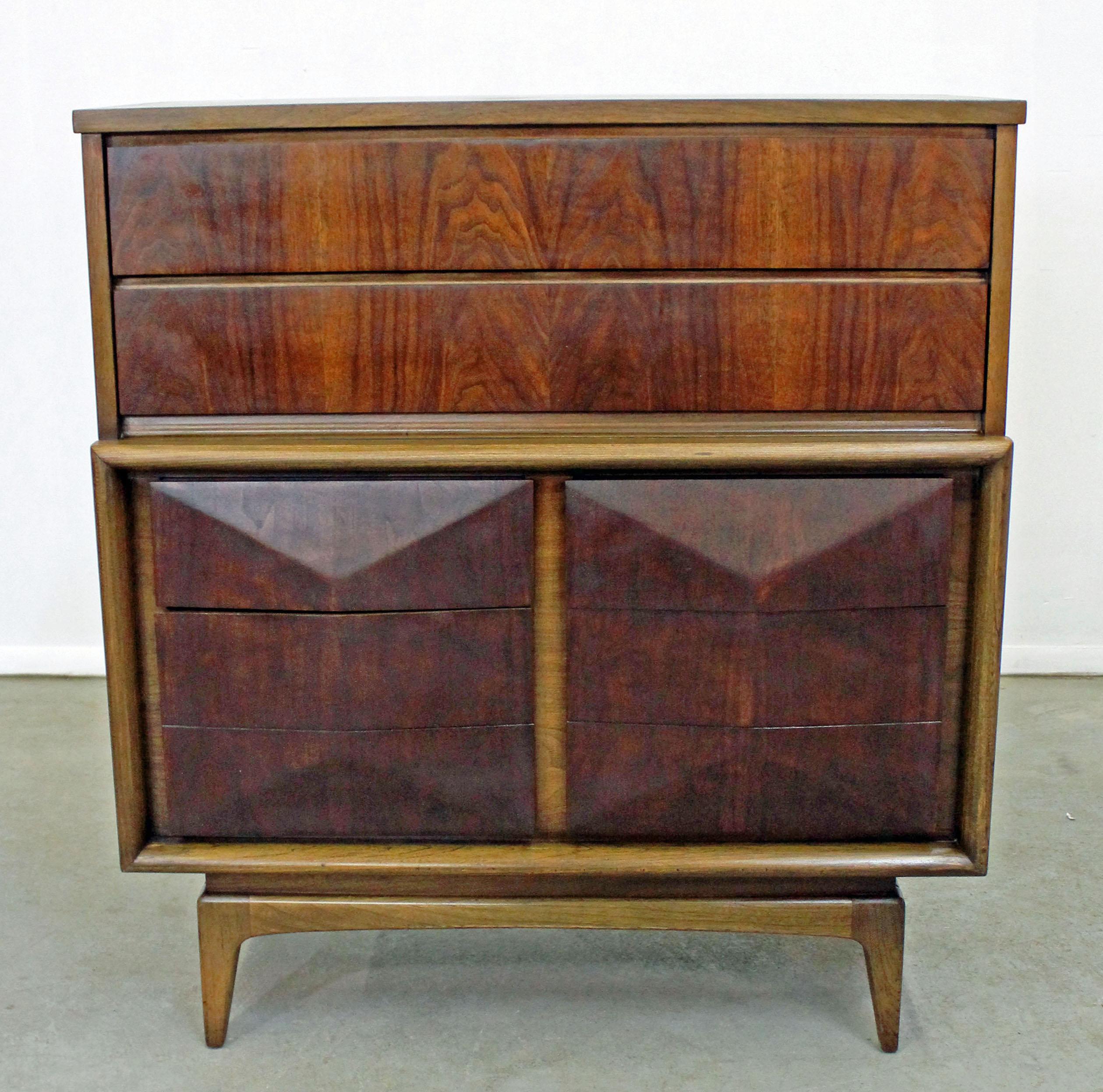 Offered is a vintage walnut tall chest/dresser by United Furniture. Features two top drawers and bottom underneath with sculpted fronts and hidden side pulls. Drawers are all dovetailed. It is in very good condition, shows minor age wear