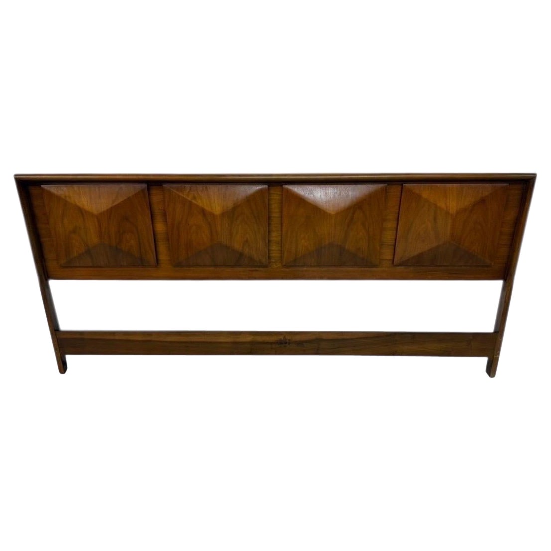 Tête de lit en noyer United Diamond King Size Mid-Century Modern en vente