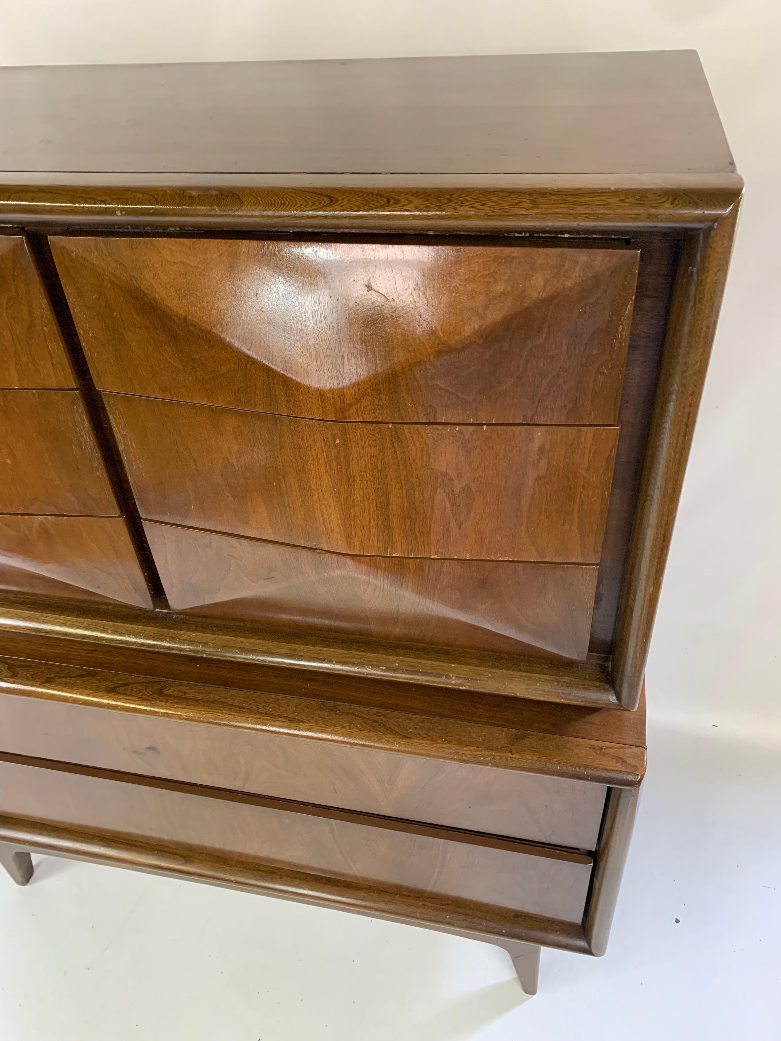 Mid-Century Modern United Diamond Walnut Dresser 4