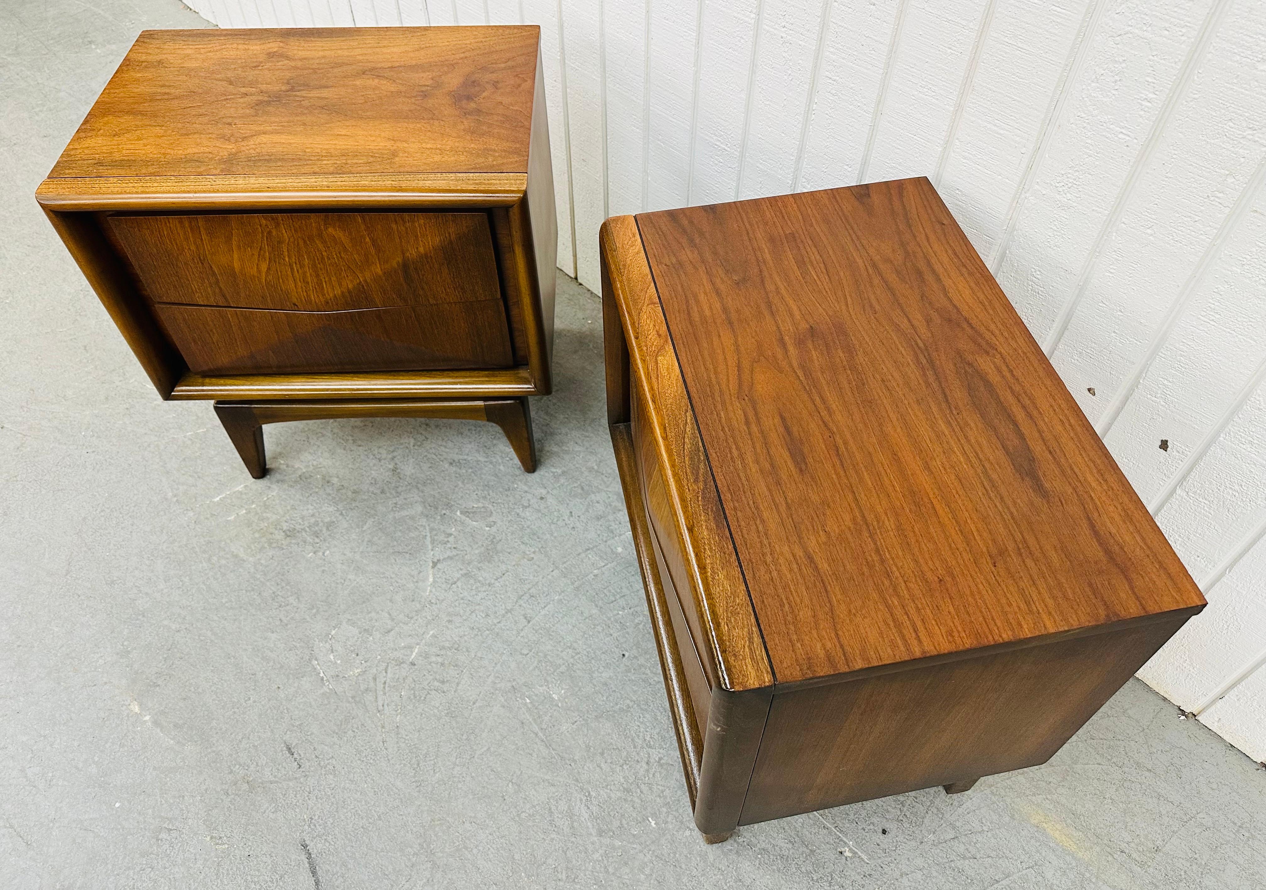 Wood Mid-Century Modern United Diamond Walnut Nightstands - Set of 2