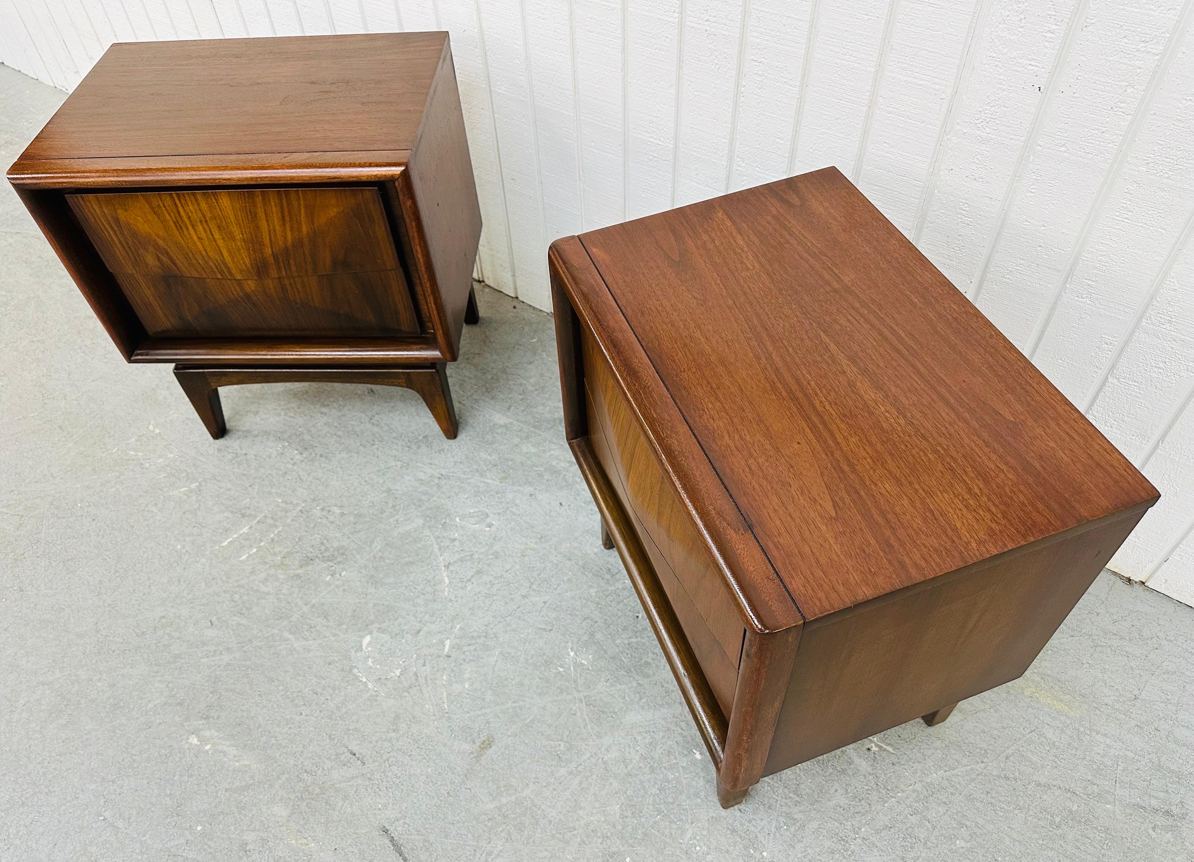 Wood Mid-Century Modern United Diamond Walnut Nightstands - Set of 2