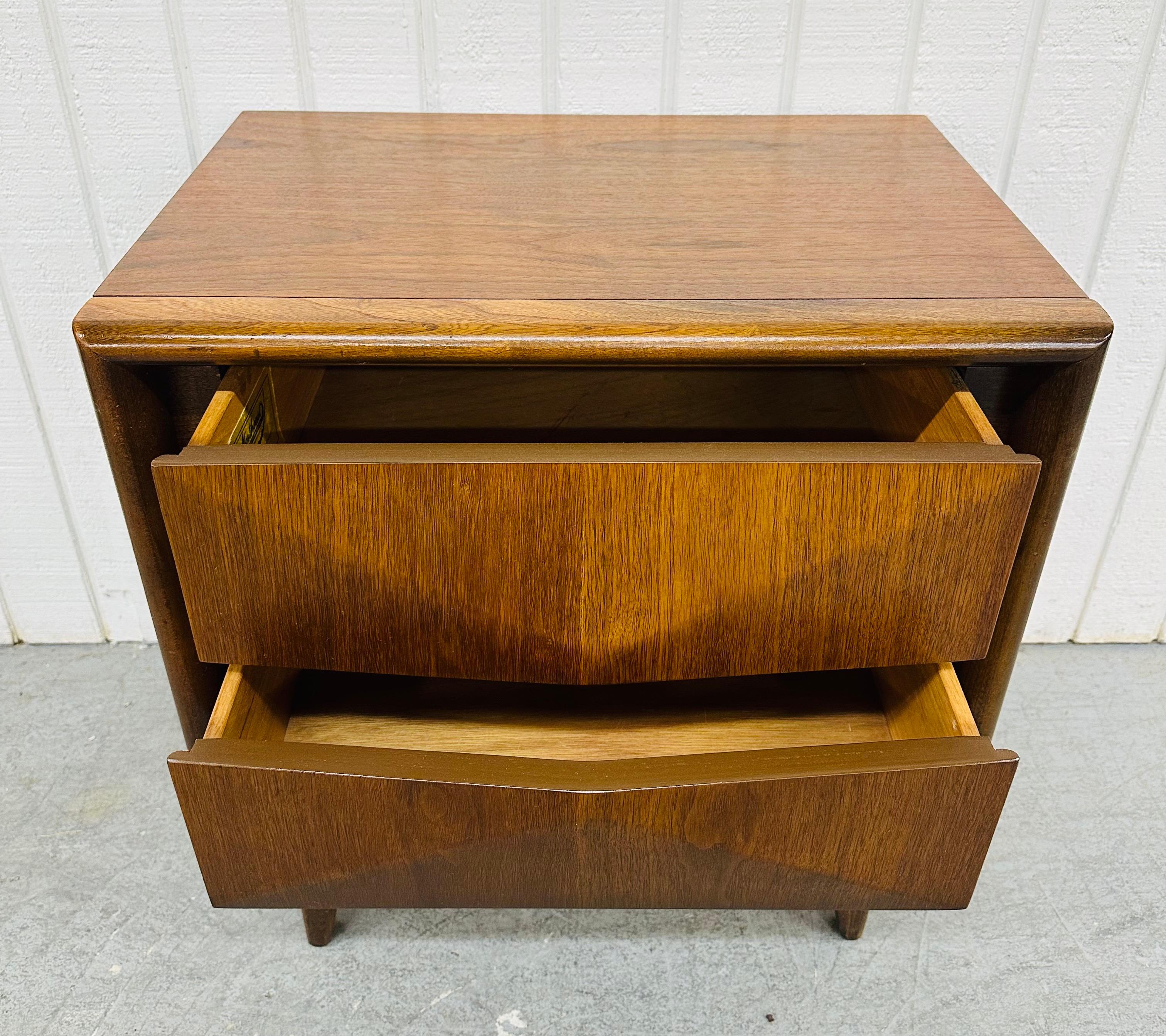 Mid-Century Modern United Diamond Walnut Nightstands - Set of 2 1