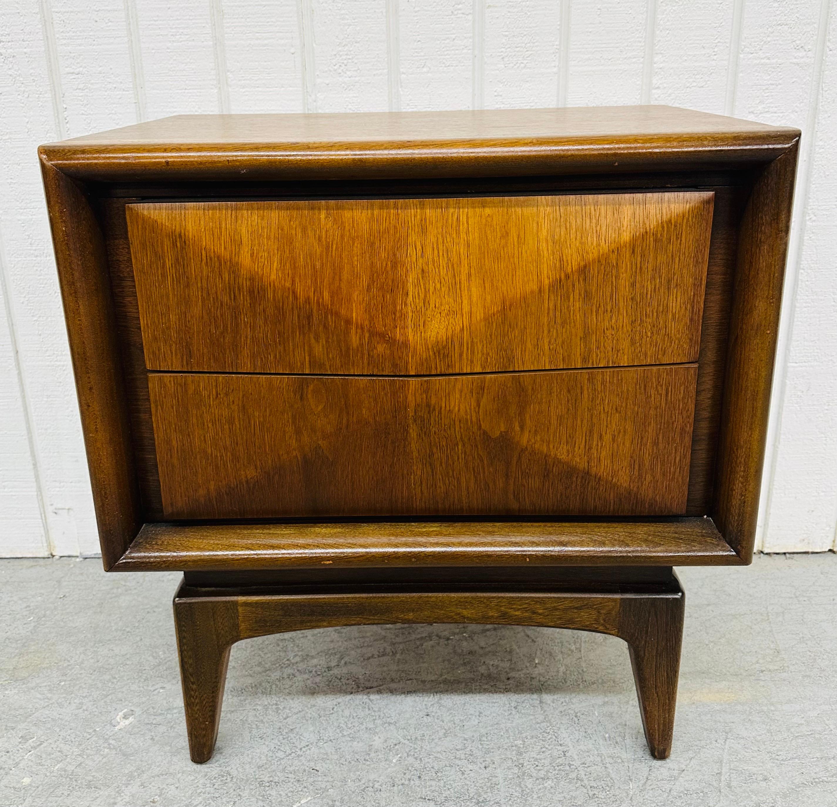 Mid-Century Modern United Diamond Walnut Nightstands - Set of 2 2